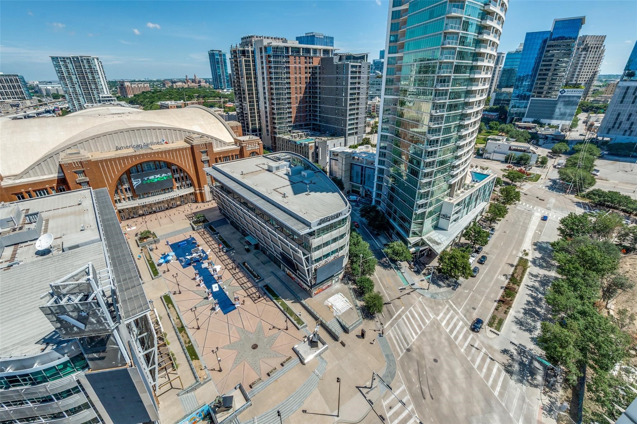 2430 Victory Park Lane 1809