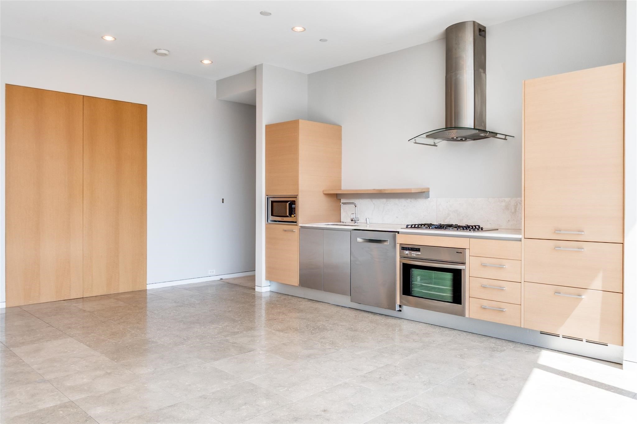 2430 Victory Park Lane 1809