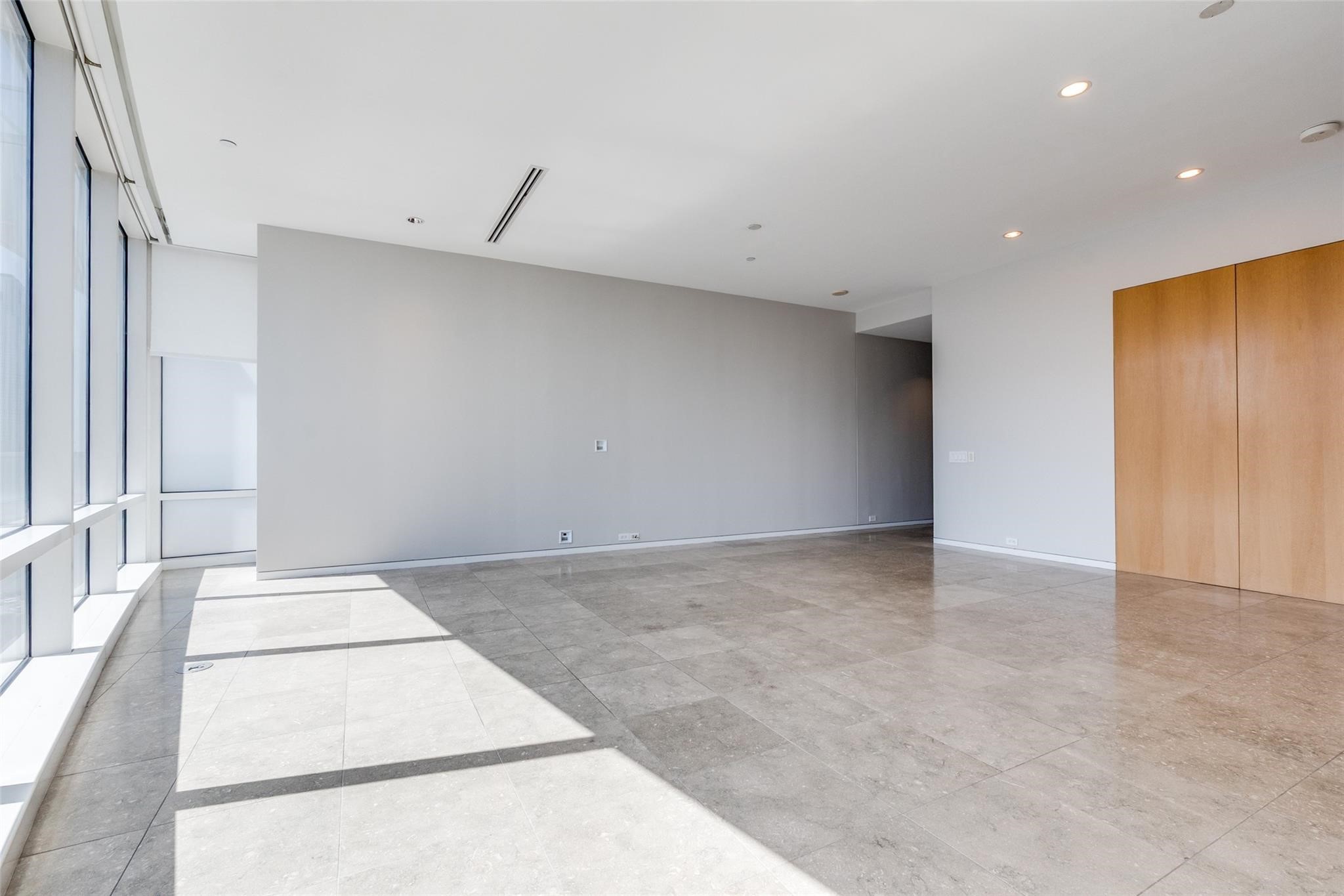 2430 Victory Park Lane 1809