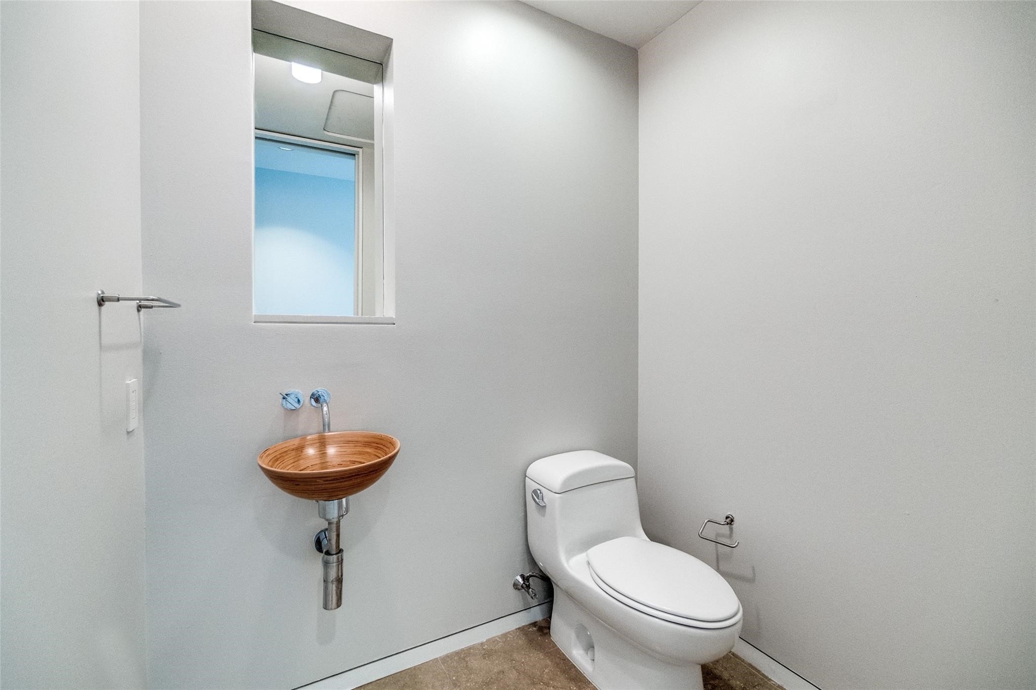 2430 Victory Park Lane 1809