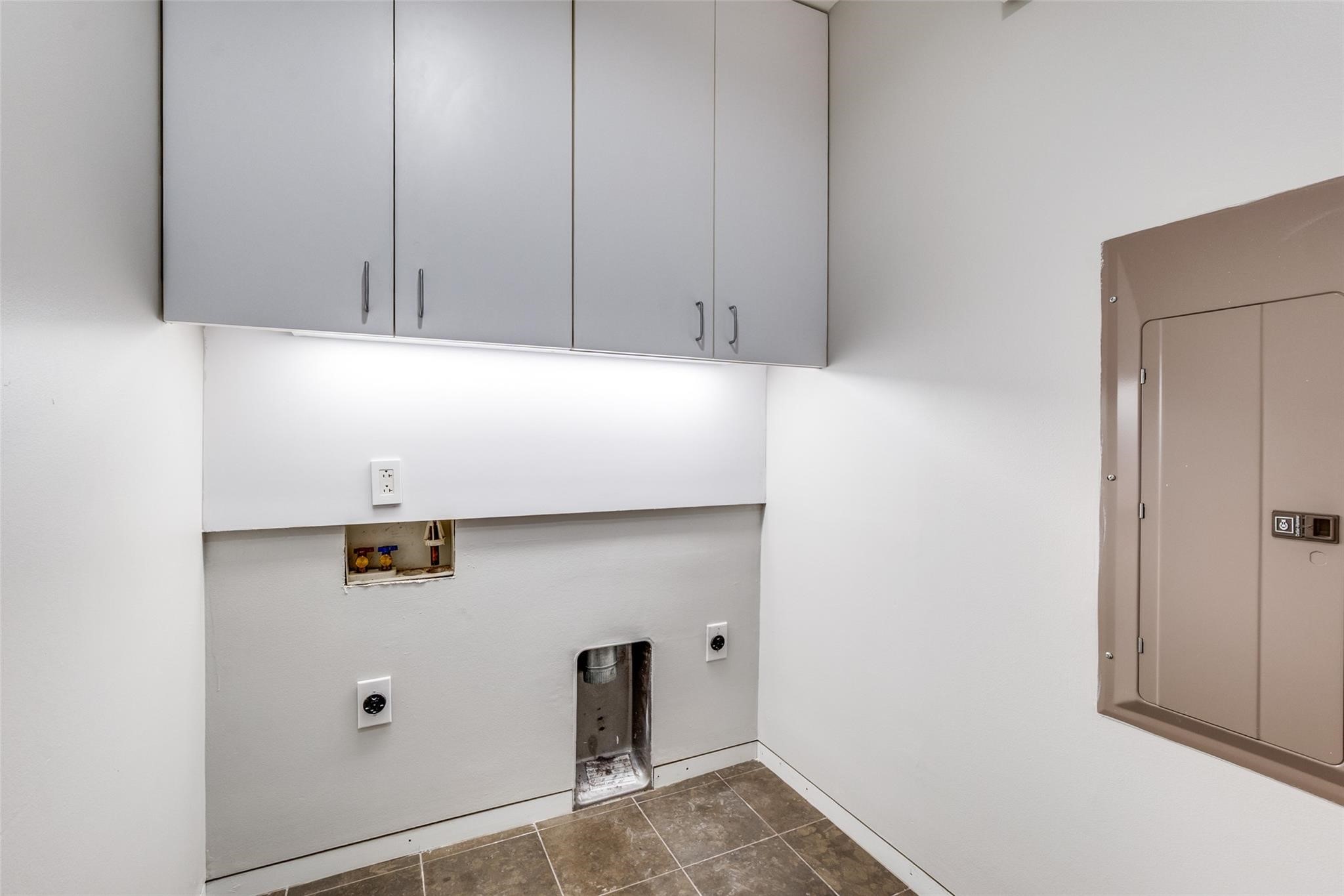 2430 Victory Park Lane 1809