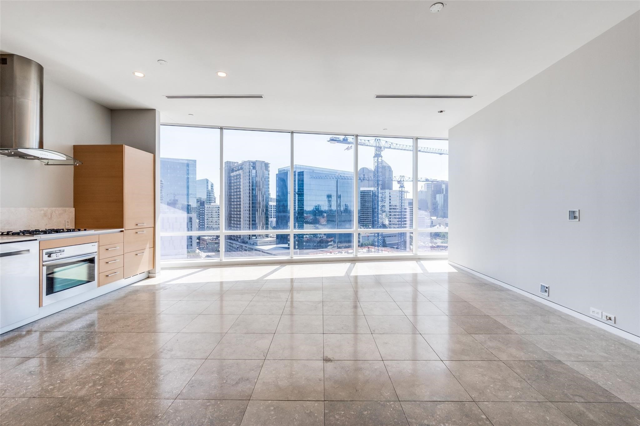 2430 Victory Park Lane 1809