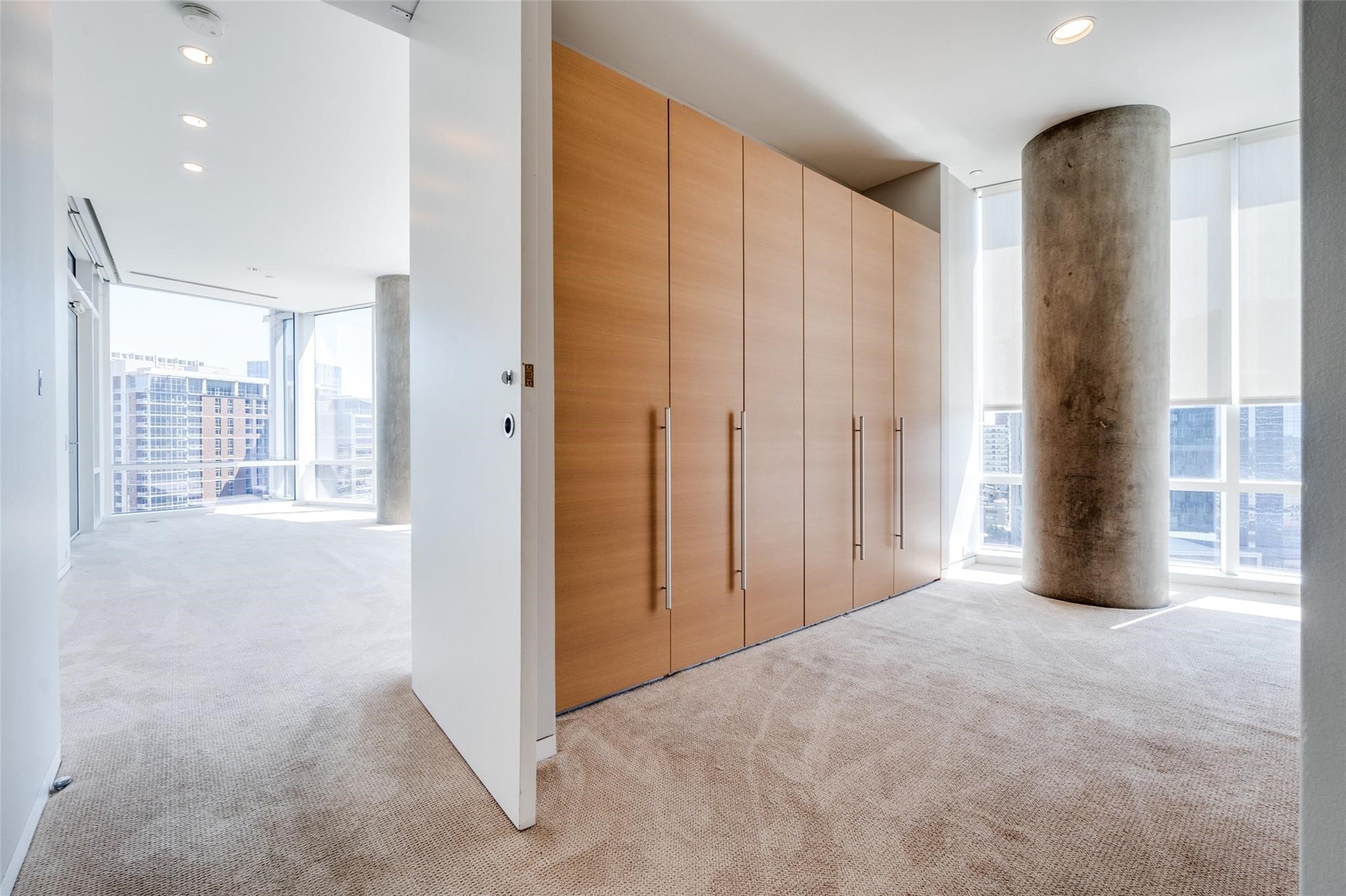 2430 Victory Park Lane 1809