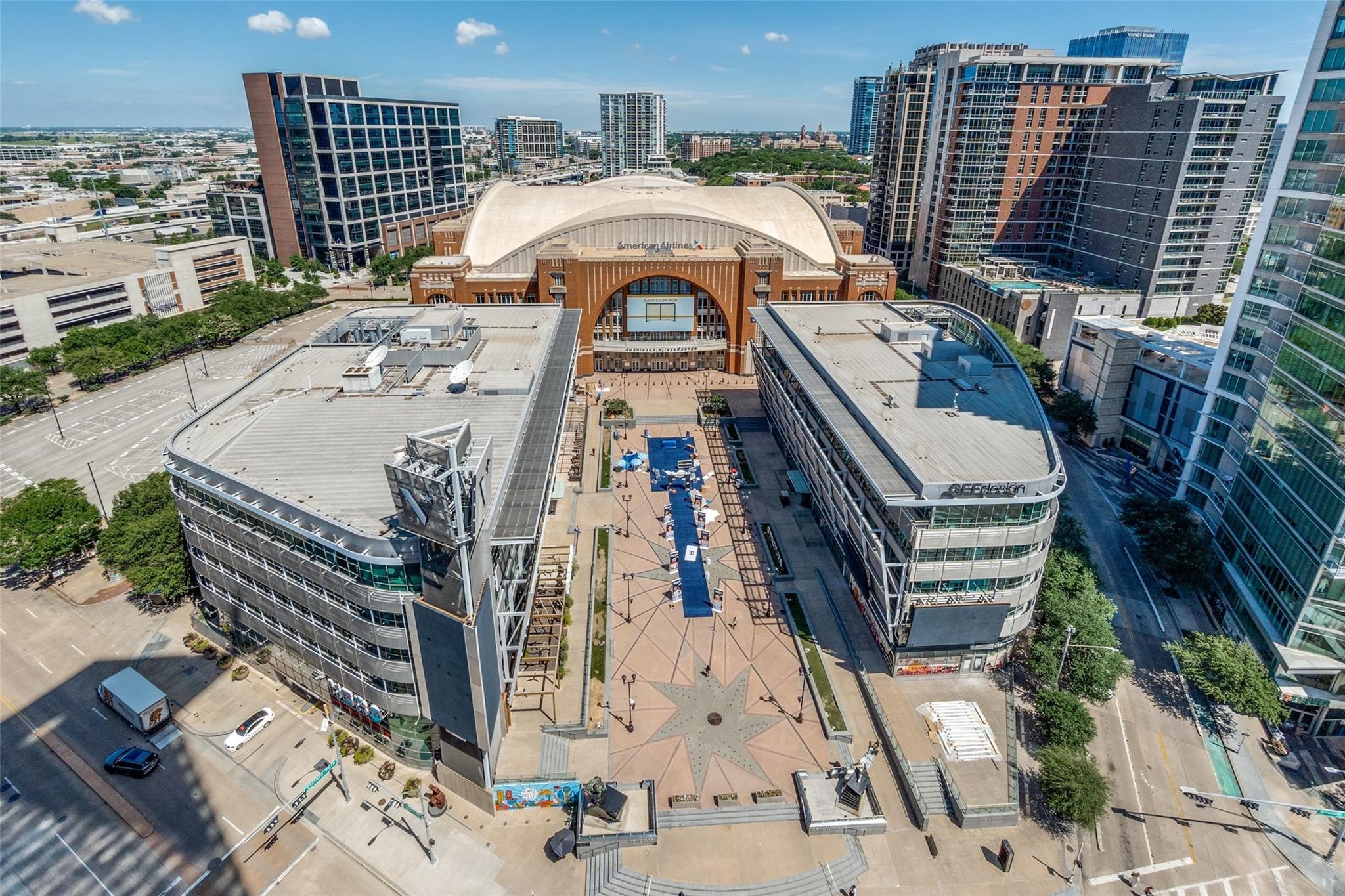 2430 Victory Park Lane 1809