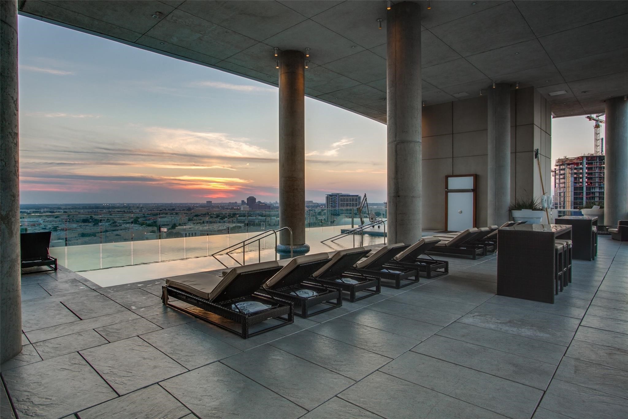 2430 Victory Park Lane 1809