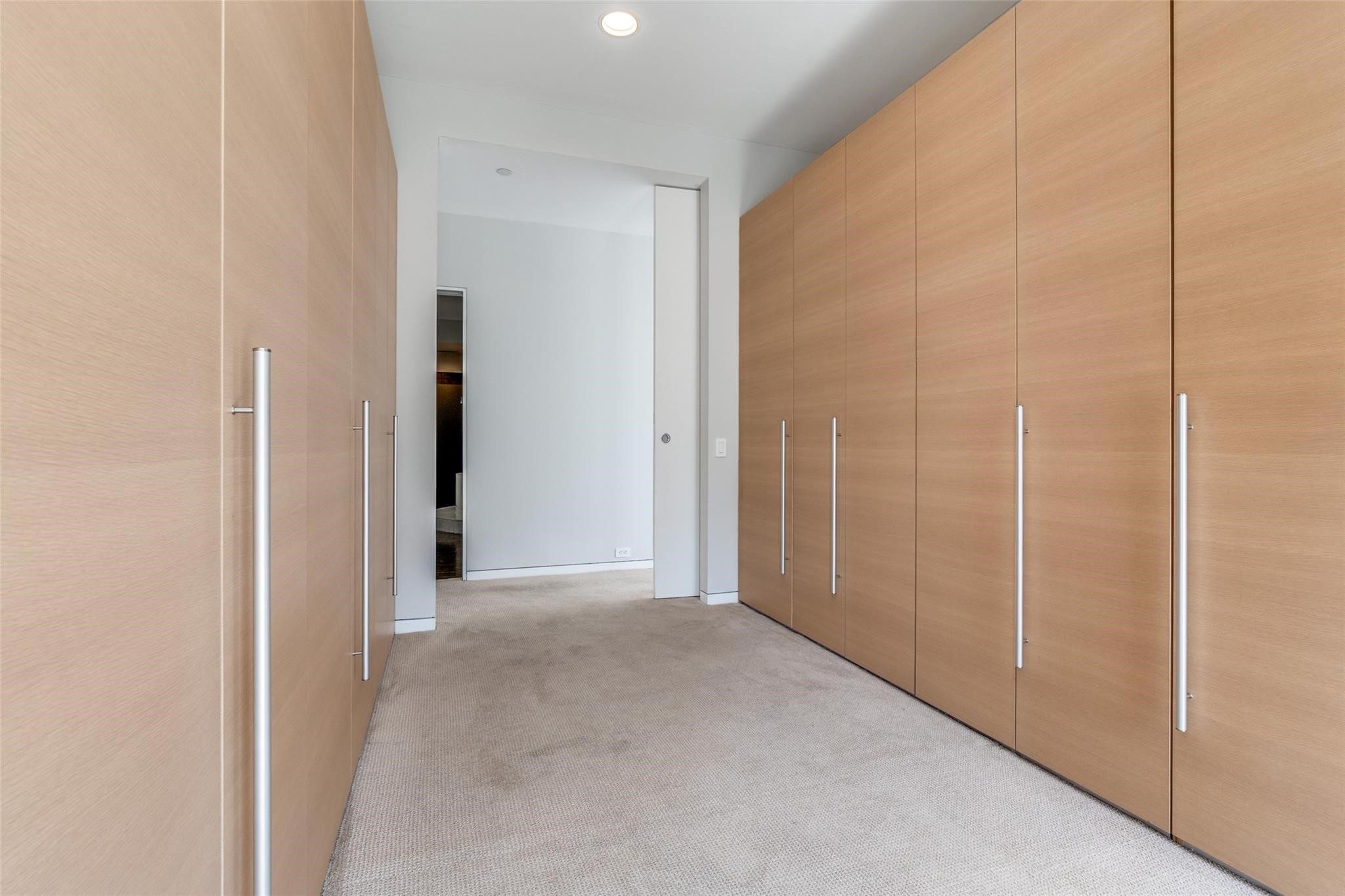 2430 Victory Park Lane 1809