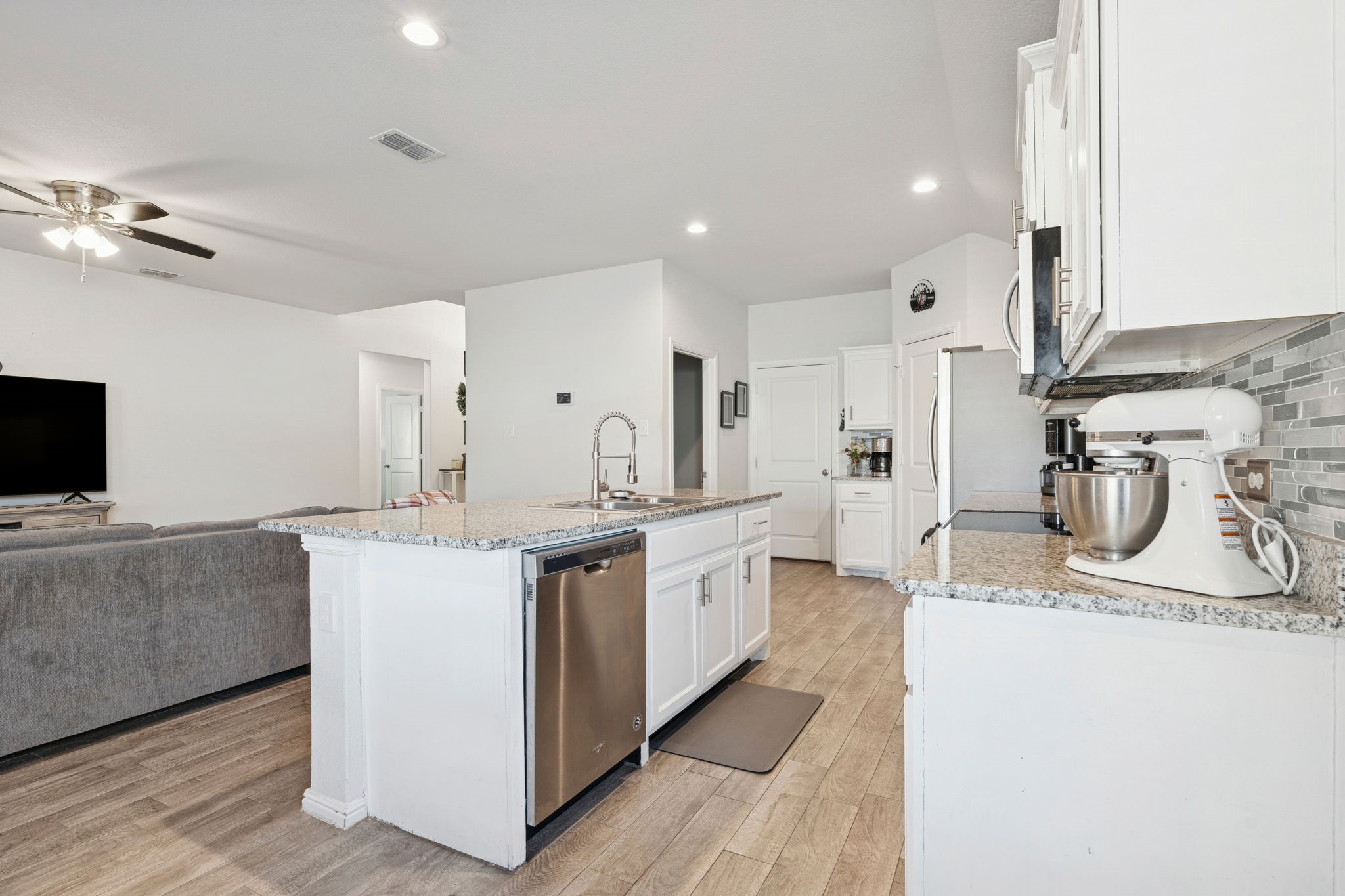 421 Houndstooth Drive