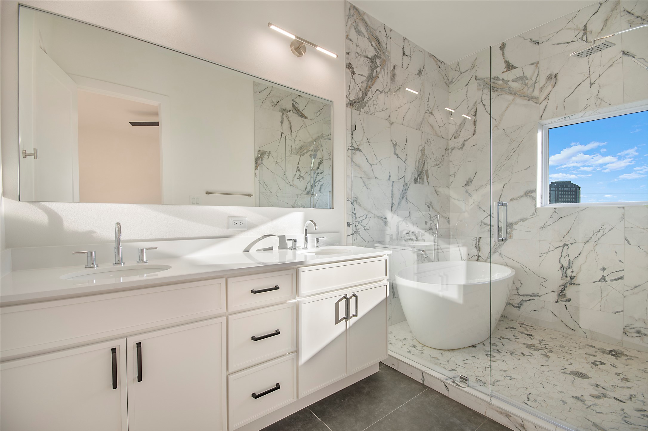 2203 Hondo Avenue 105