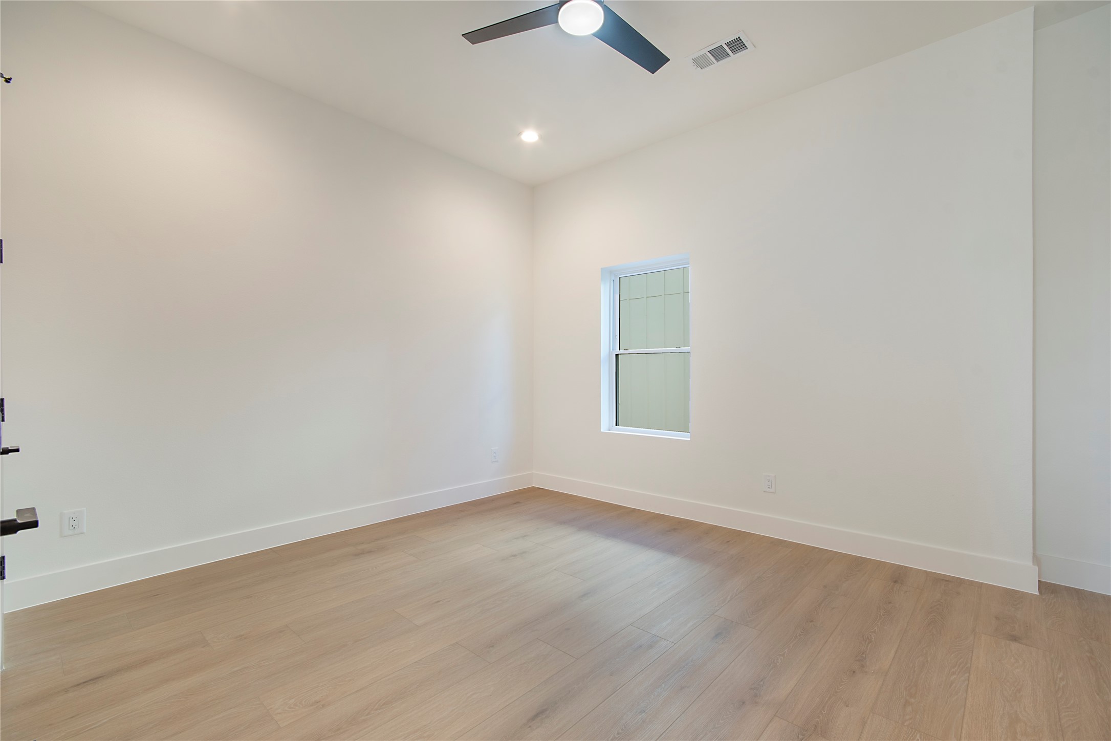 2203 Hondo Avenue 105