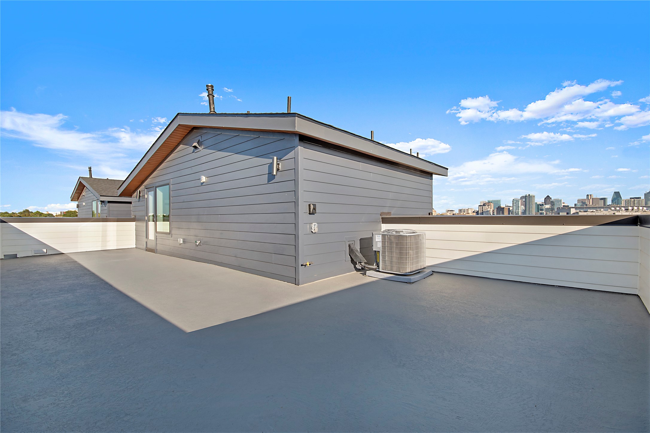 2203 Hondo Avenue 105