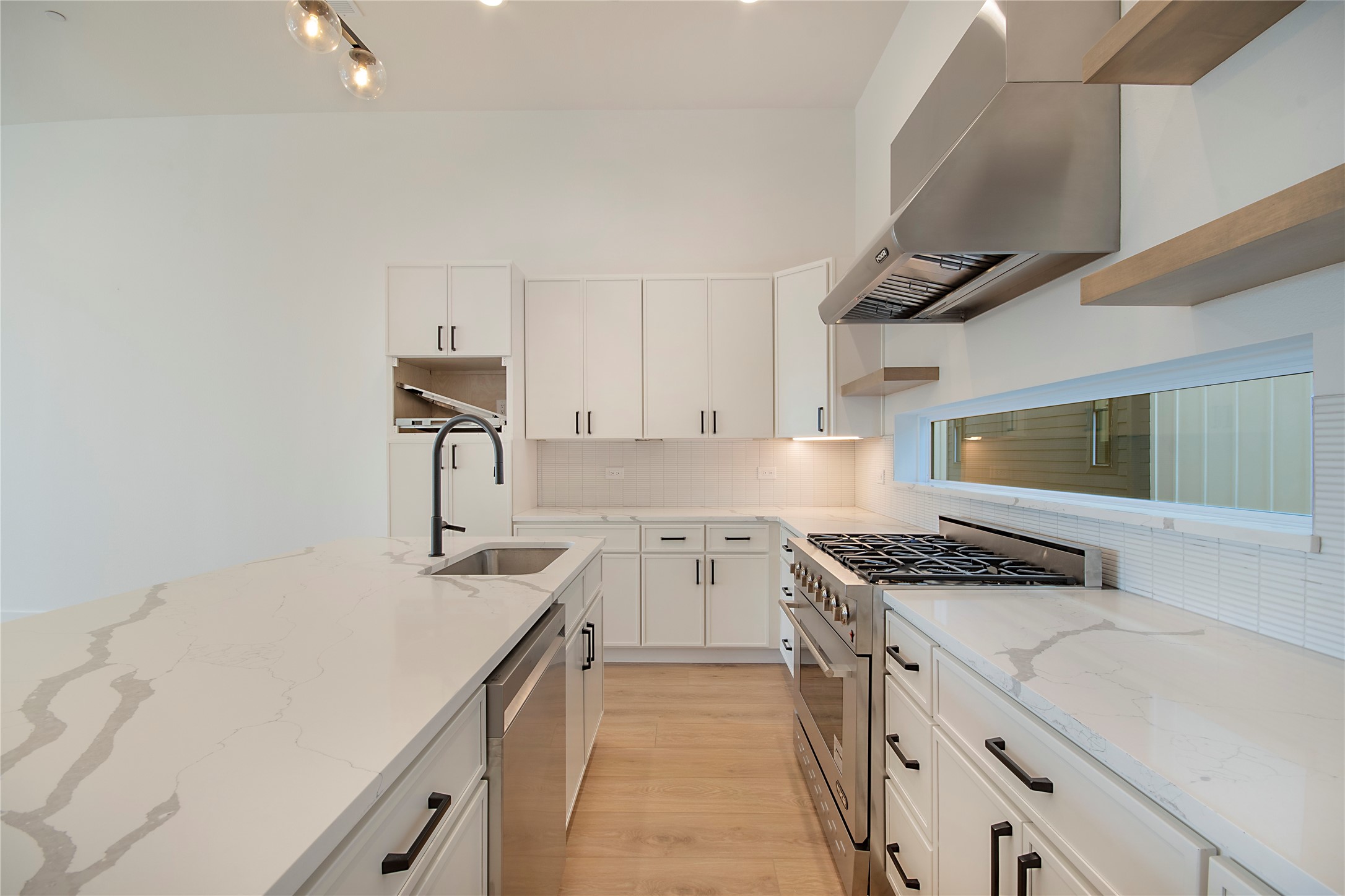 2203 Hondo Avenue 105