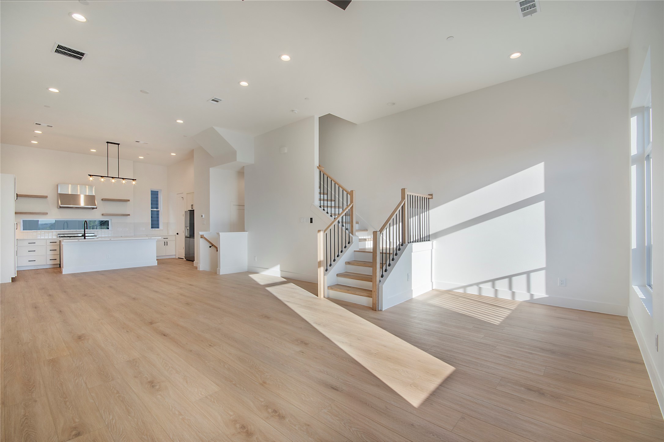 2203 Hondo Avenue 105