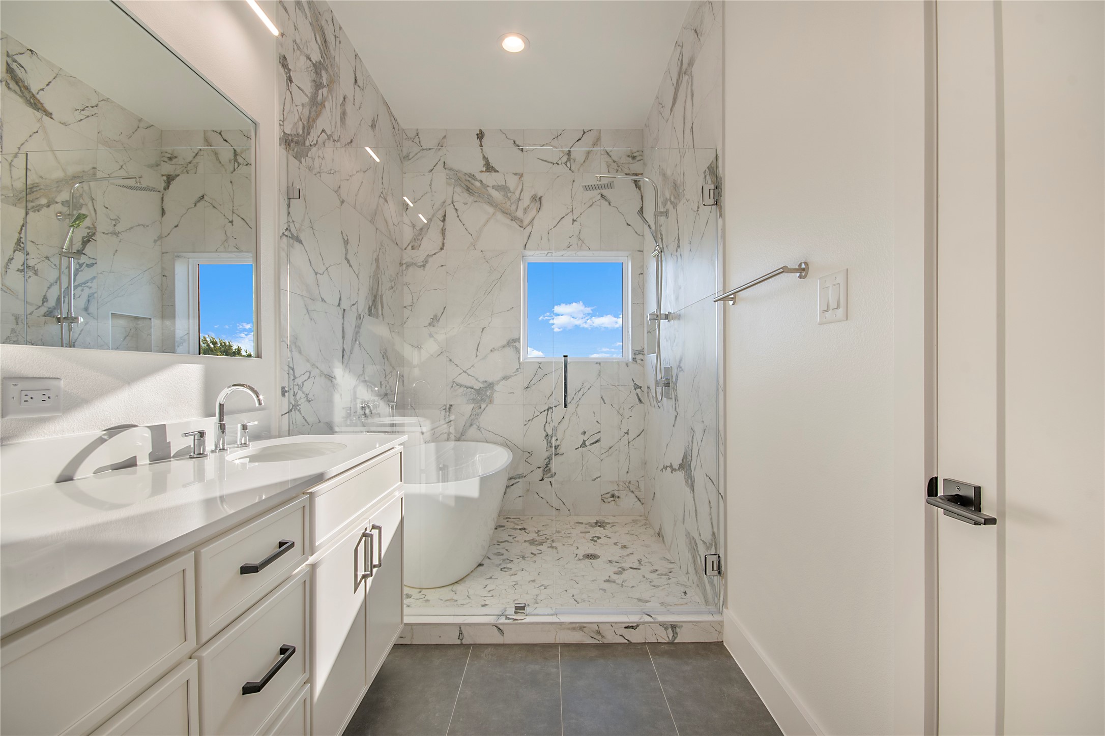 2203 Hondo Avenue 105