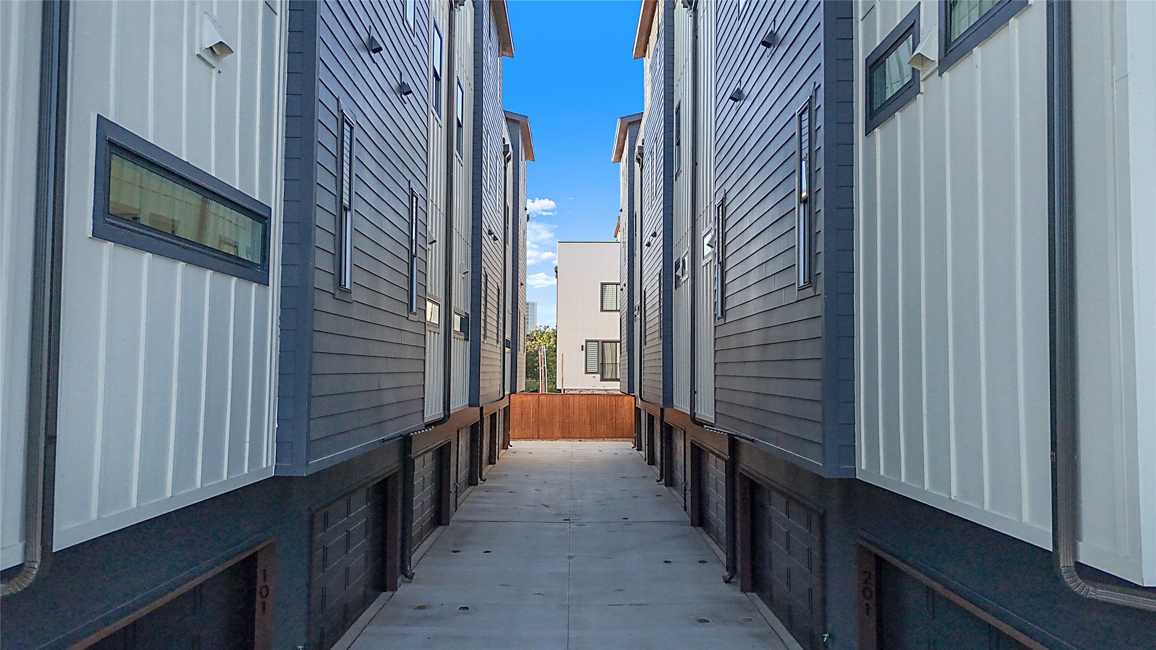 2203 Hondo Avenue 105