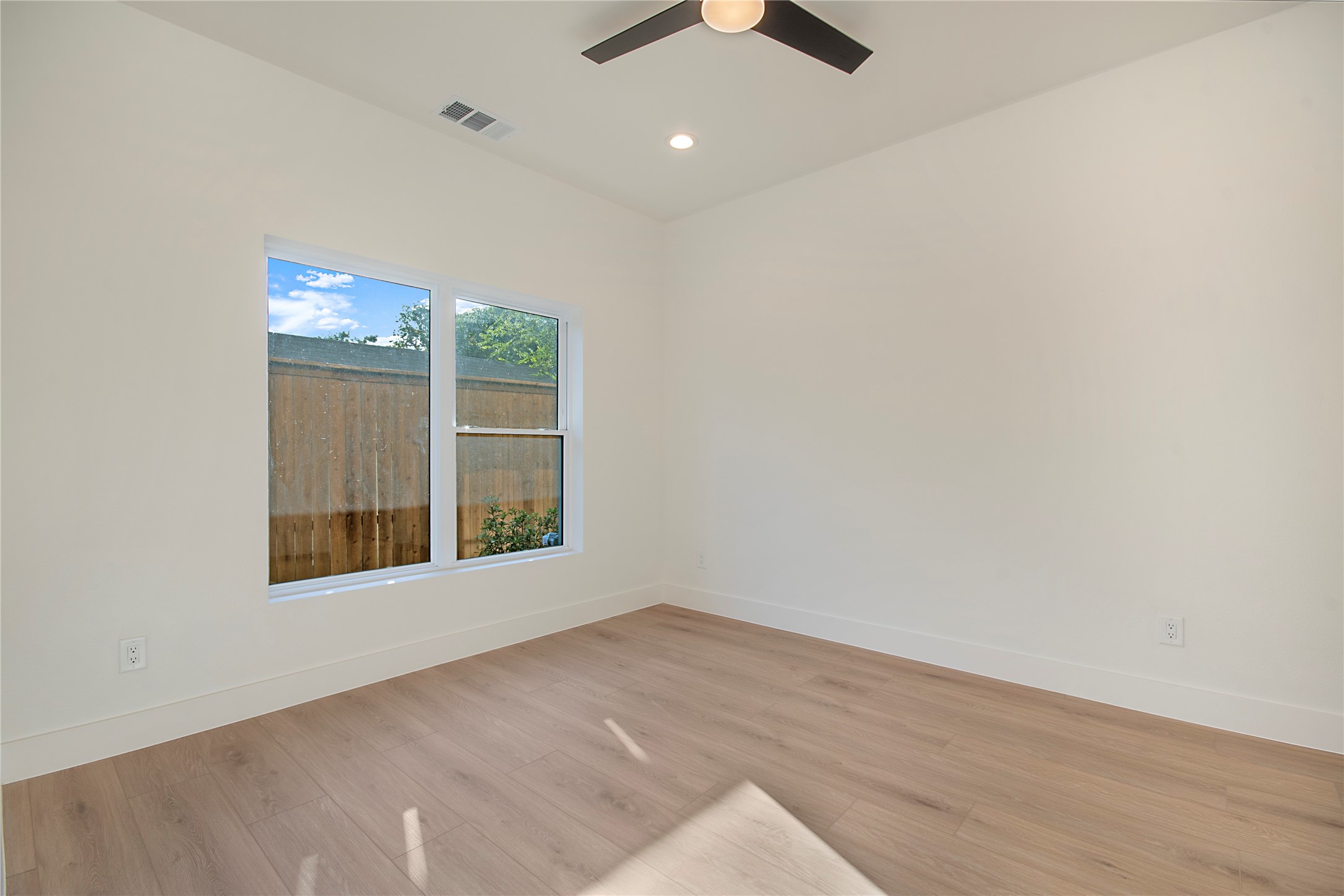 2203 Hondo Avenue 105