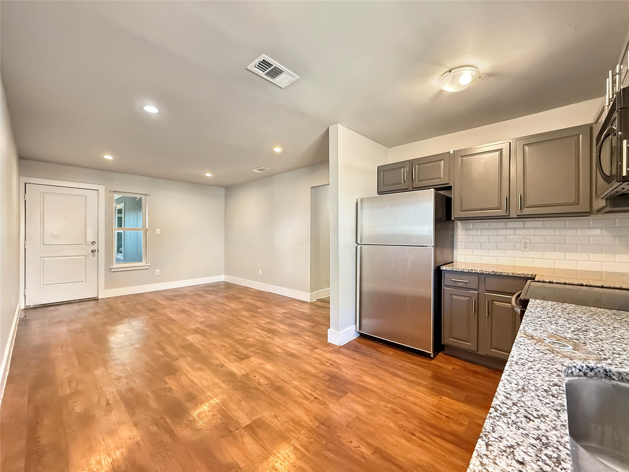 740 Edgemont Avenue 204