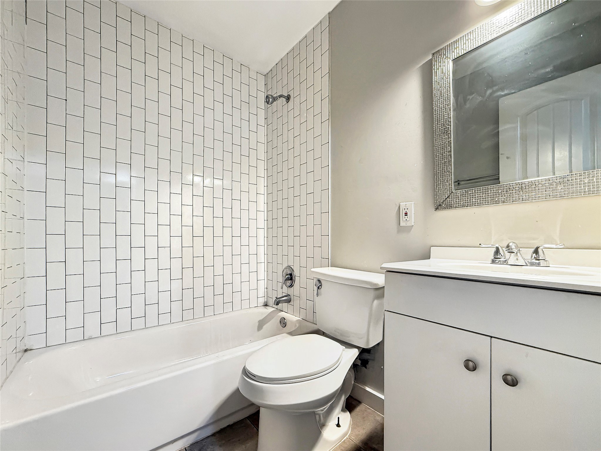 740 Edgemont Avenue 204