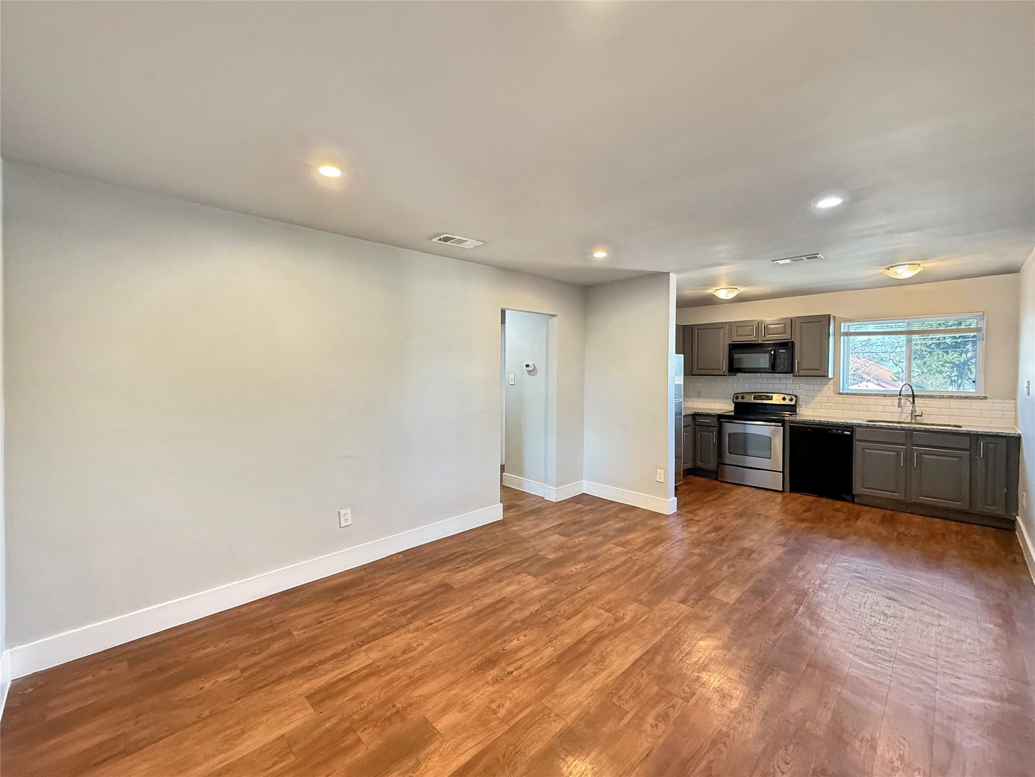 740 Edgemont Avenue 204