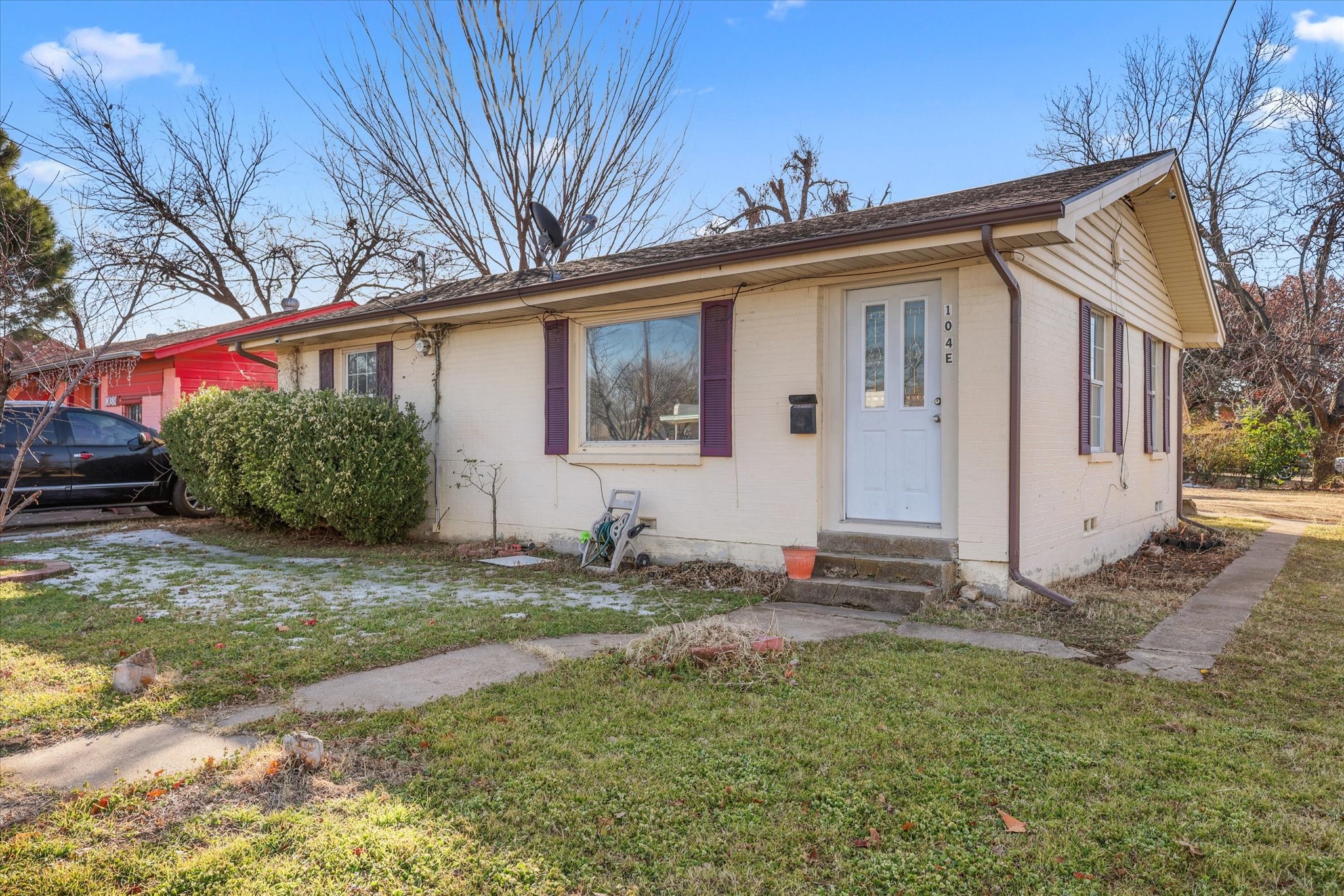104 E 6th Street