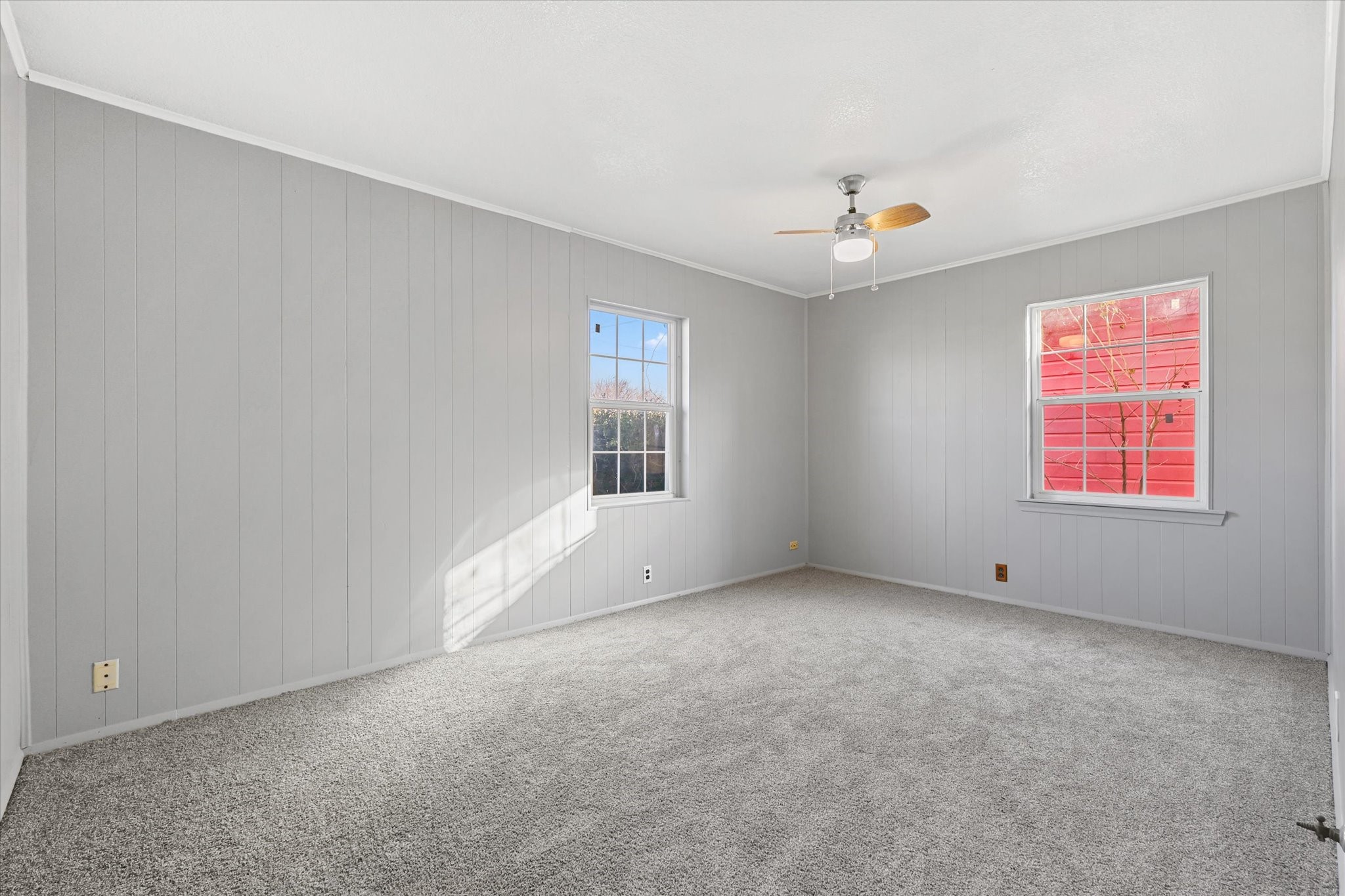 104 E 6th Street