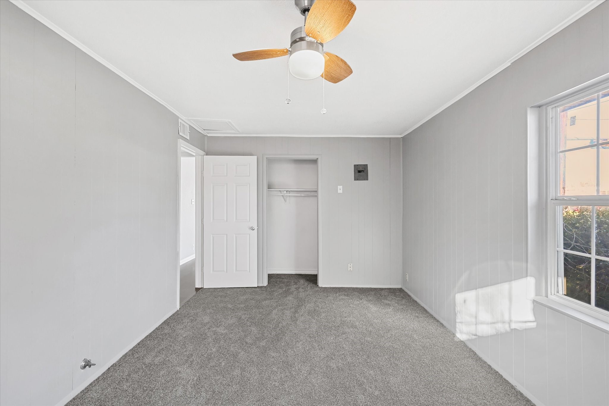 104 E 6th Street