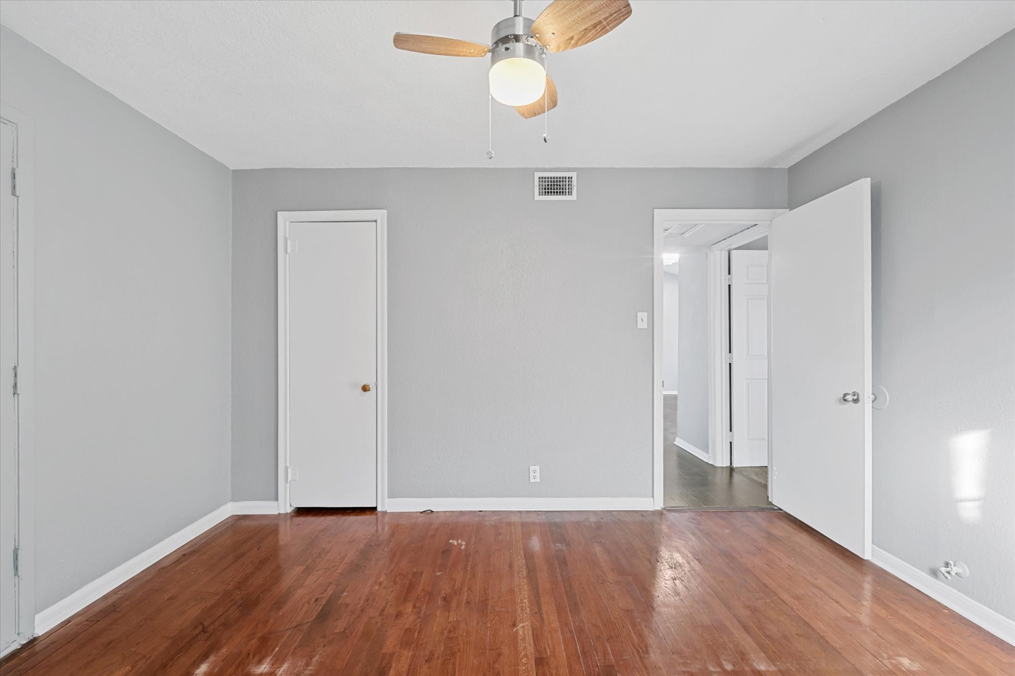 104 E 6th Street