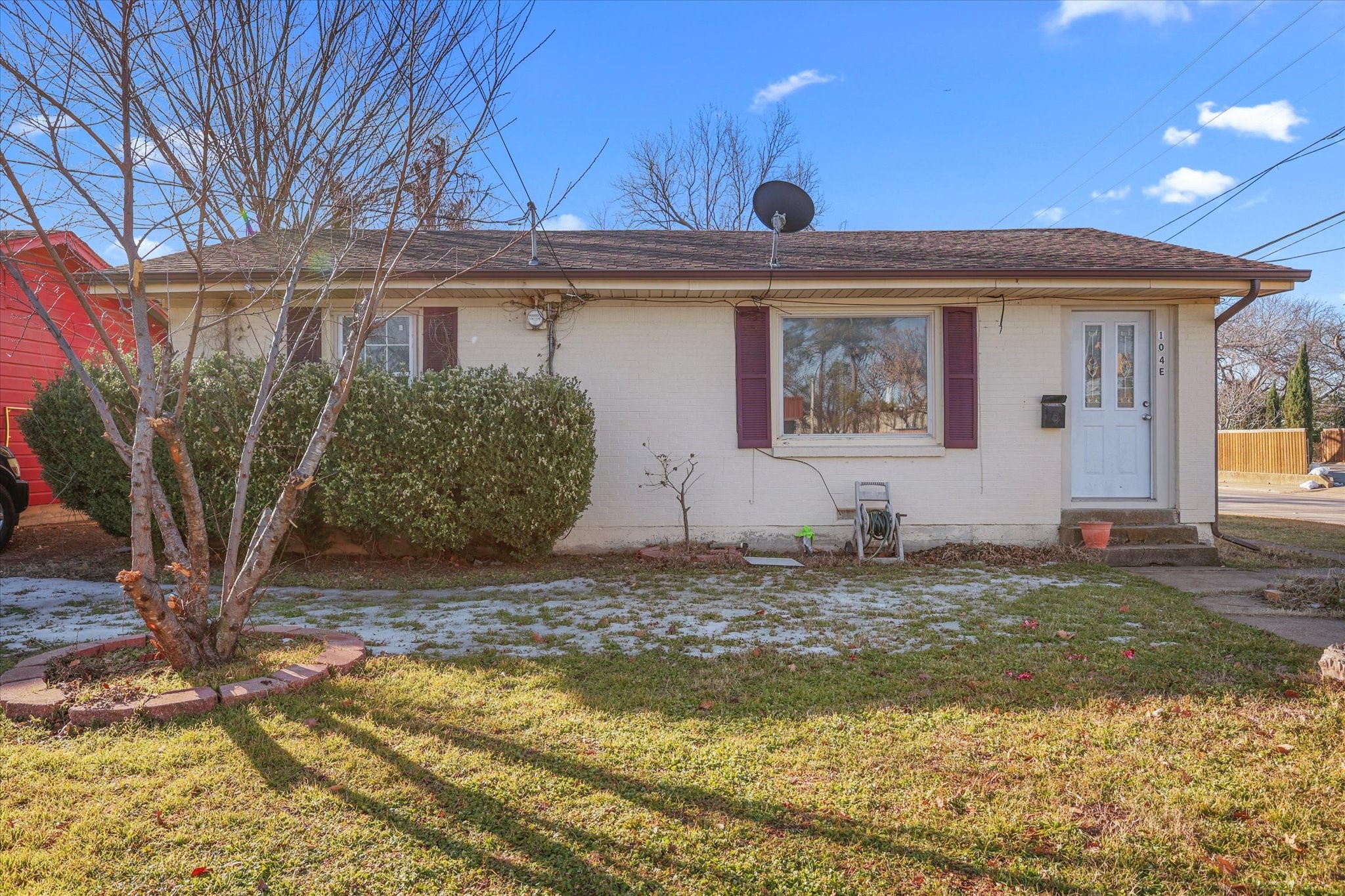 104 E 6th Street
