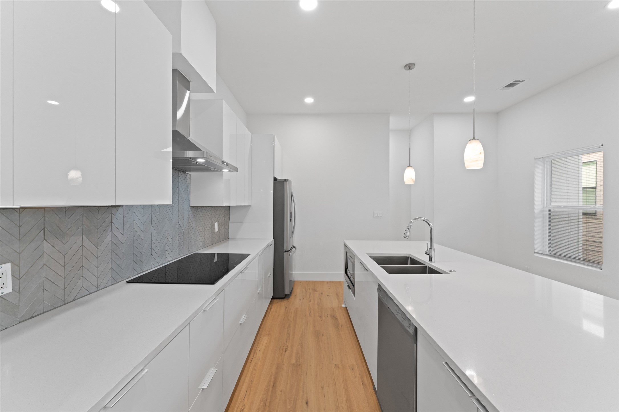 2513 Crossman Avenue