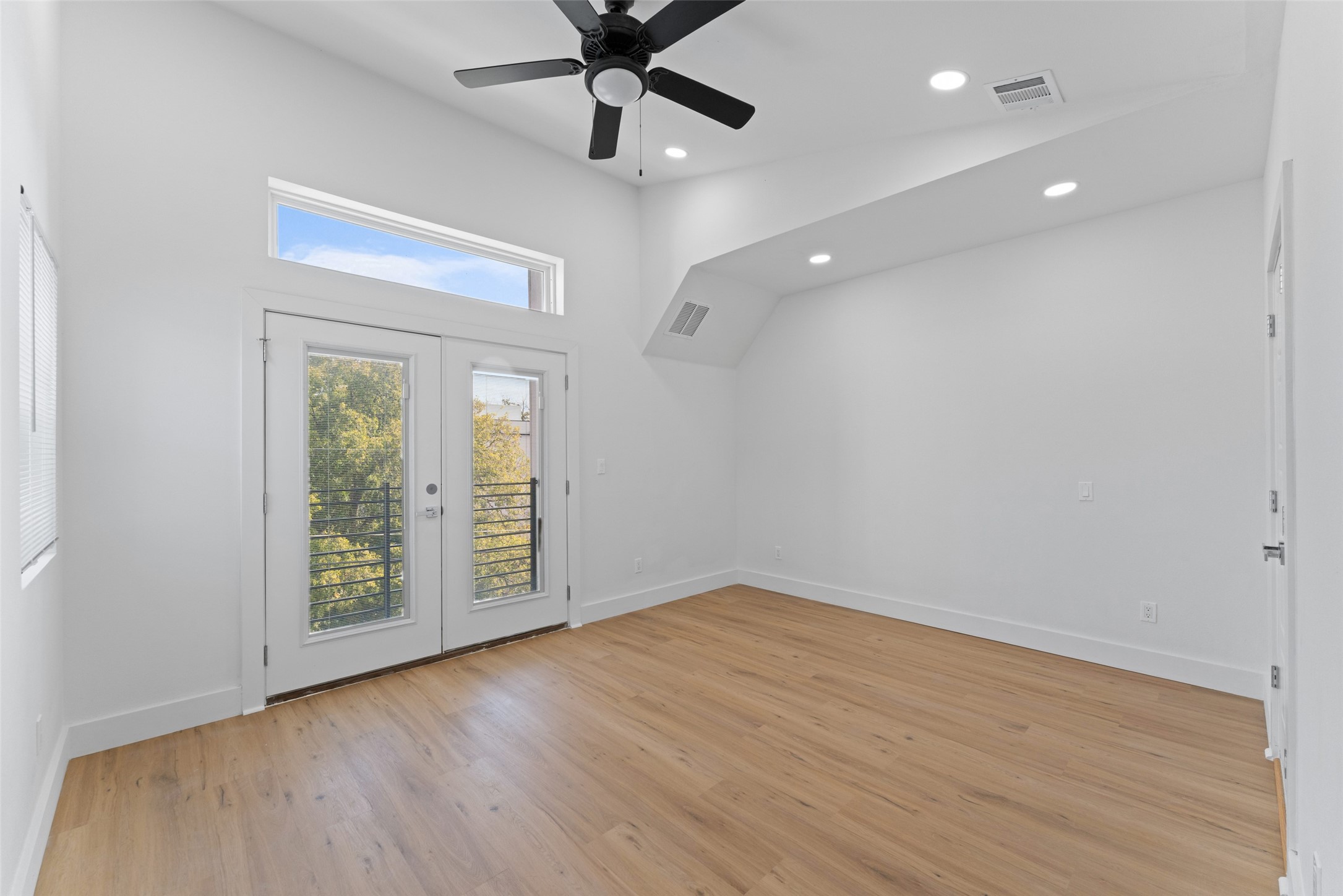 2513 Crossman Avenue