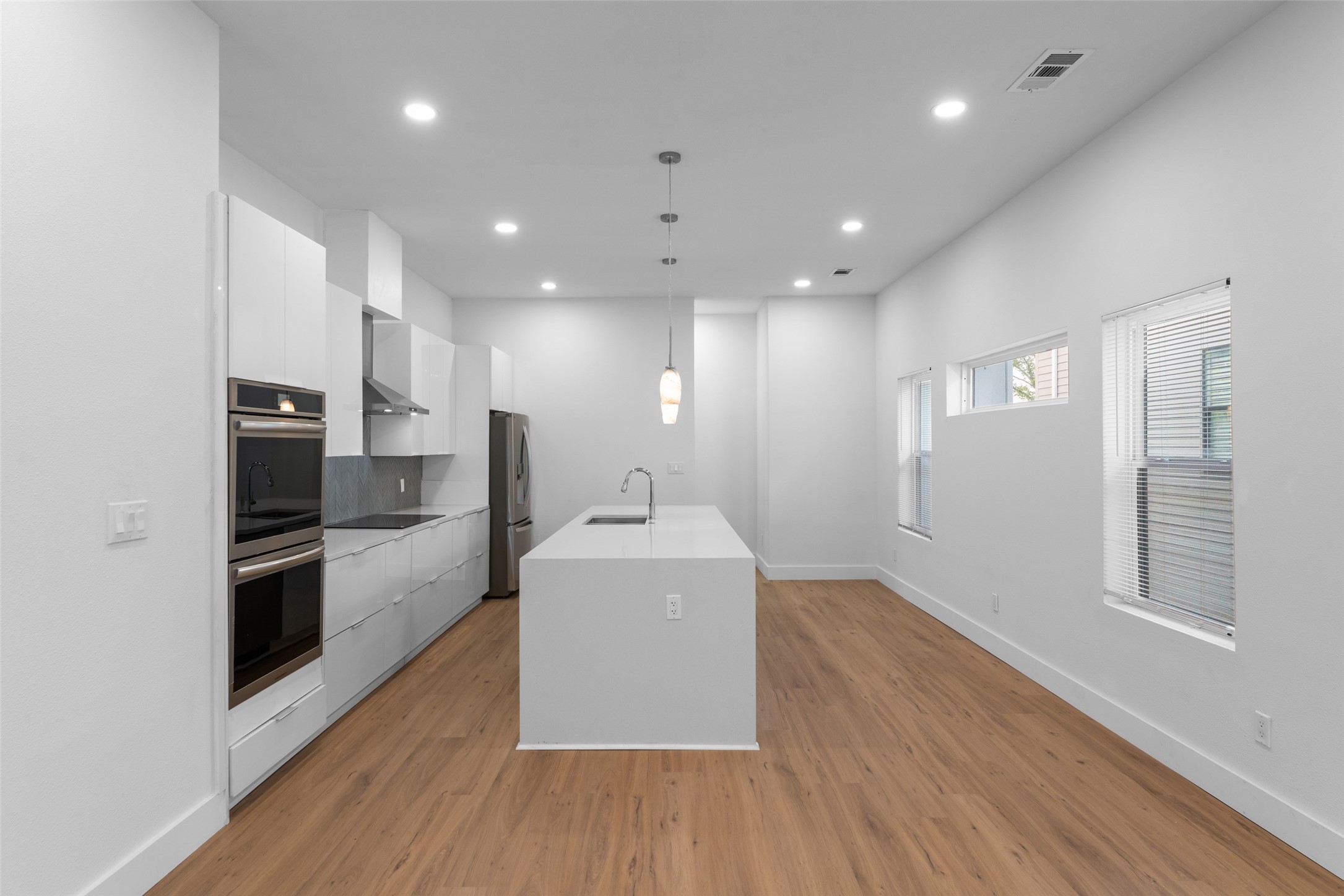 2513 Crossman Avenue