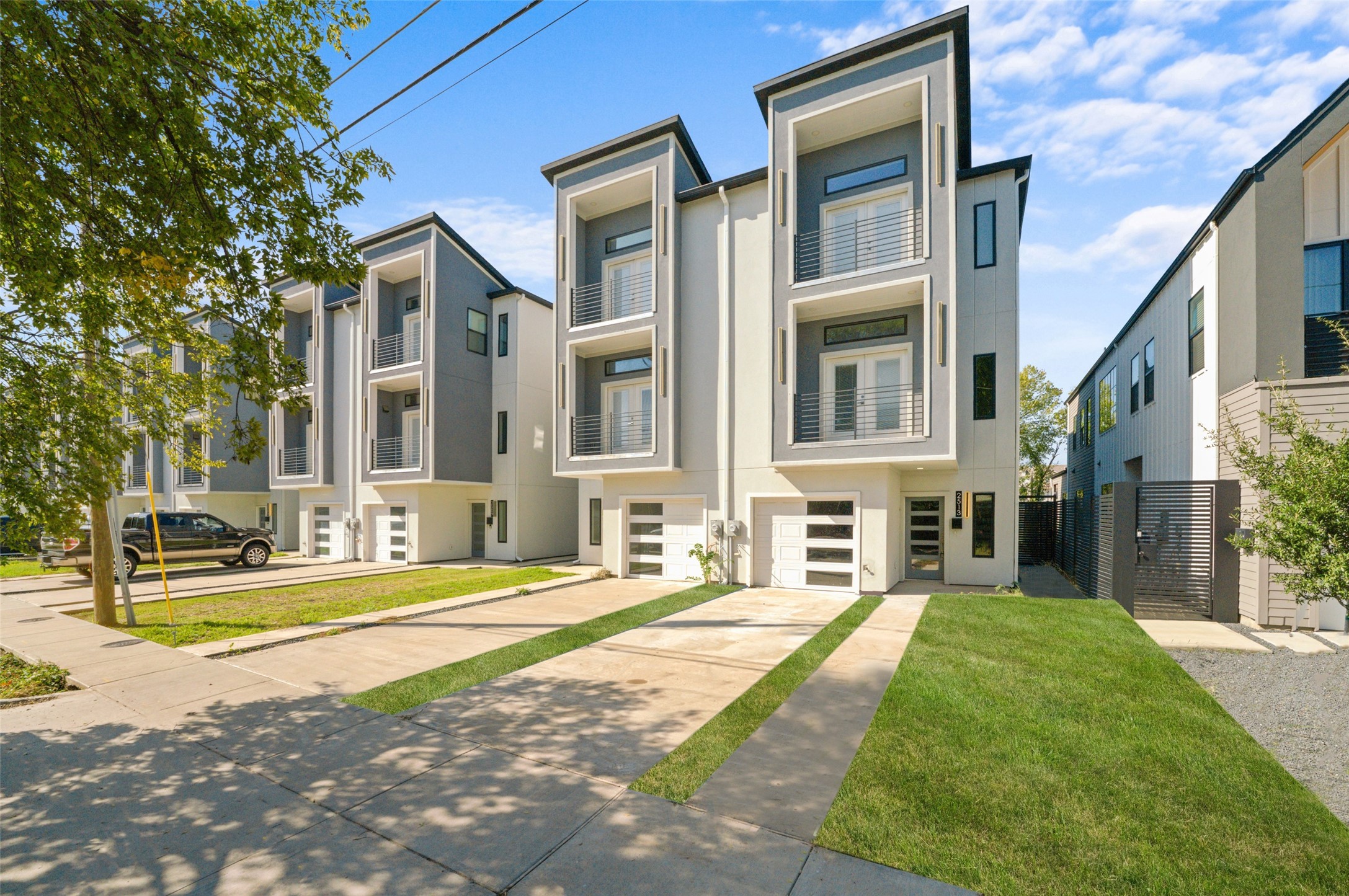 2513 Crossman Avenue