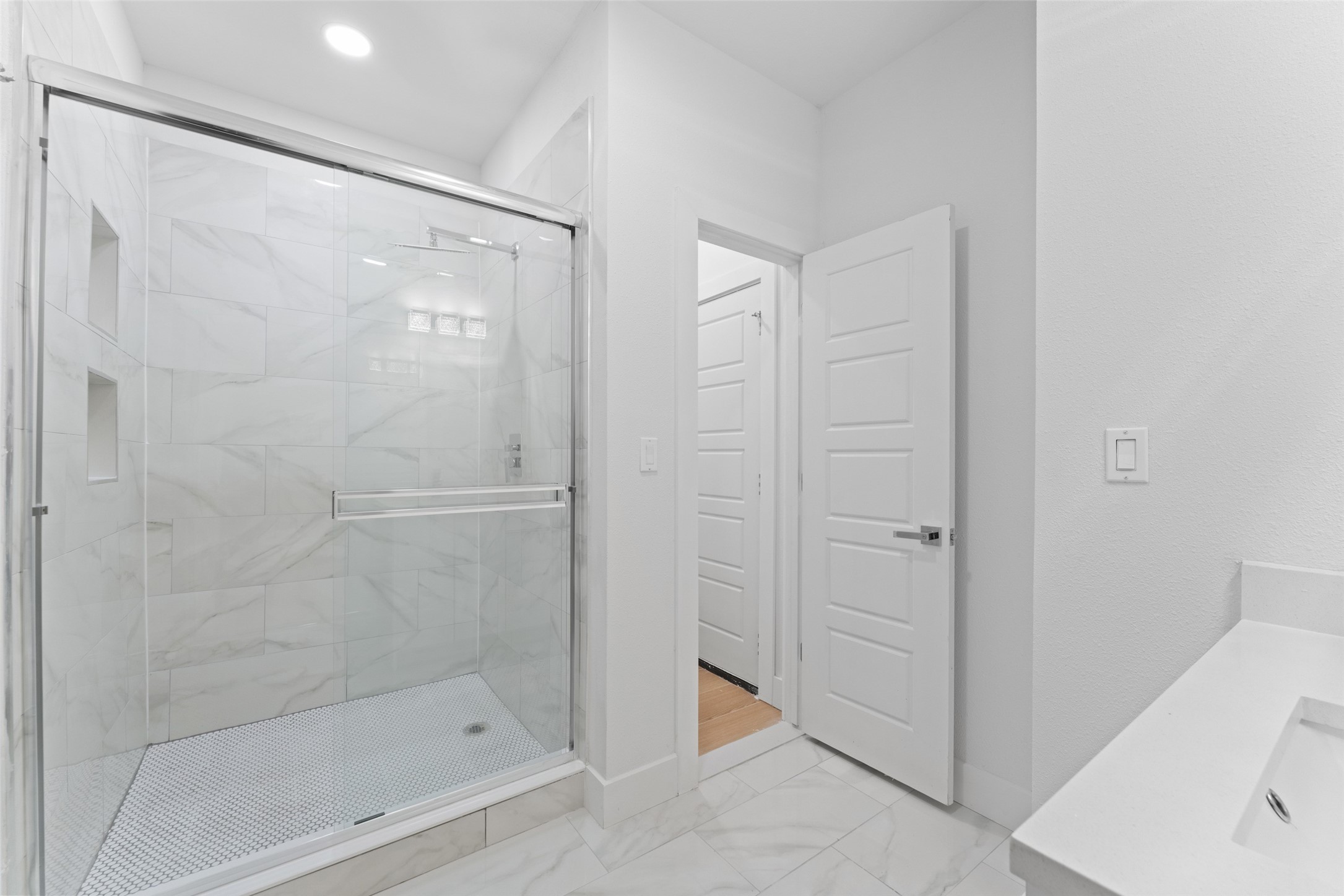 2513 Crossman Avenue