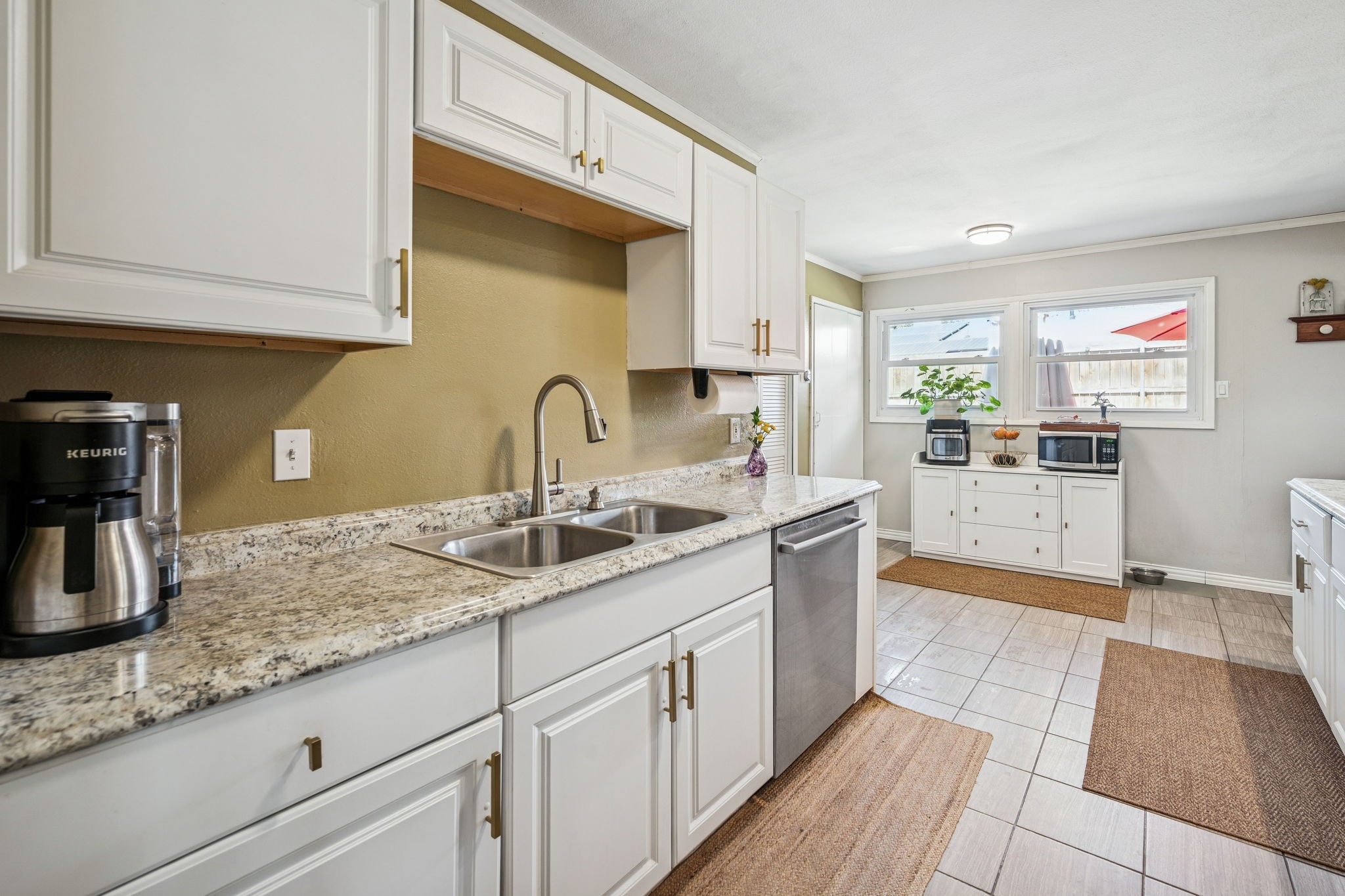 1115 Edwards Court N