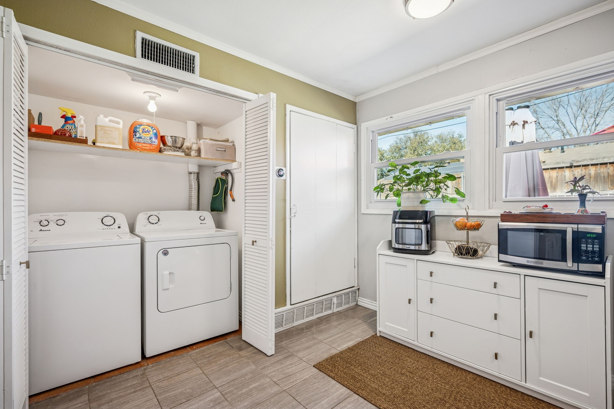 1115 Edwards Court N