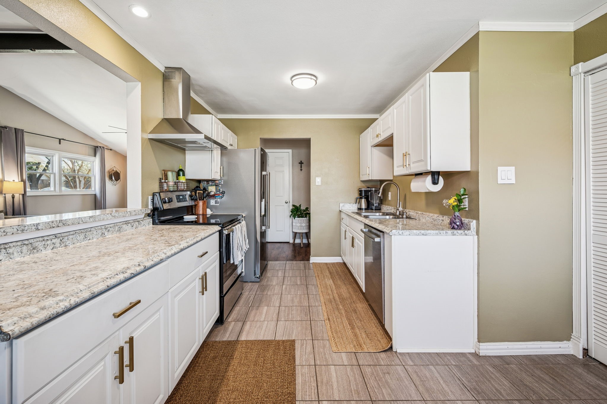 1115 Edwards Court N