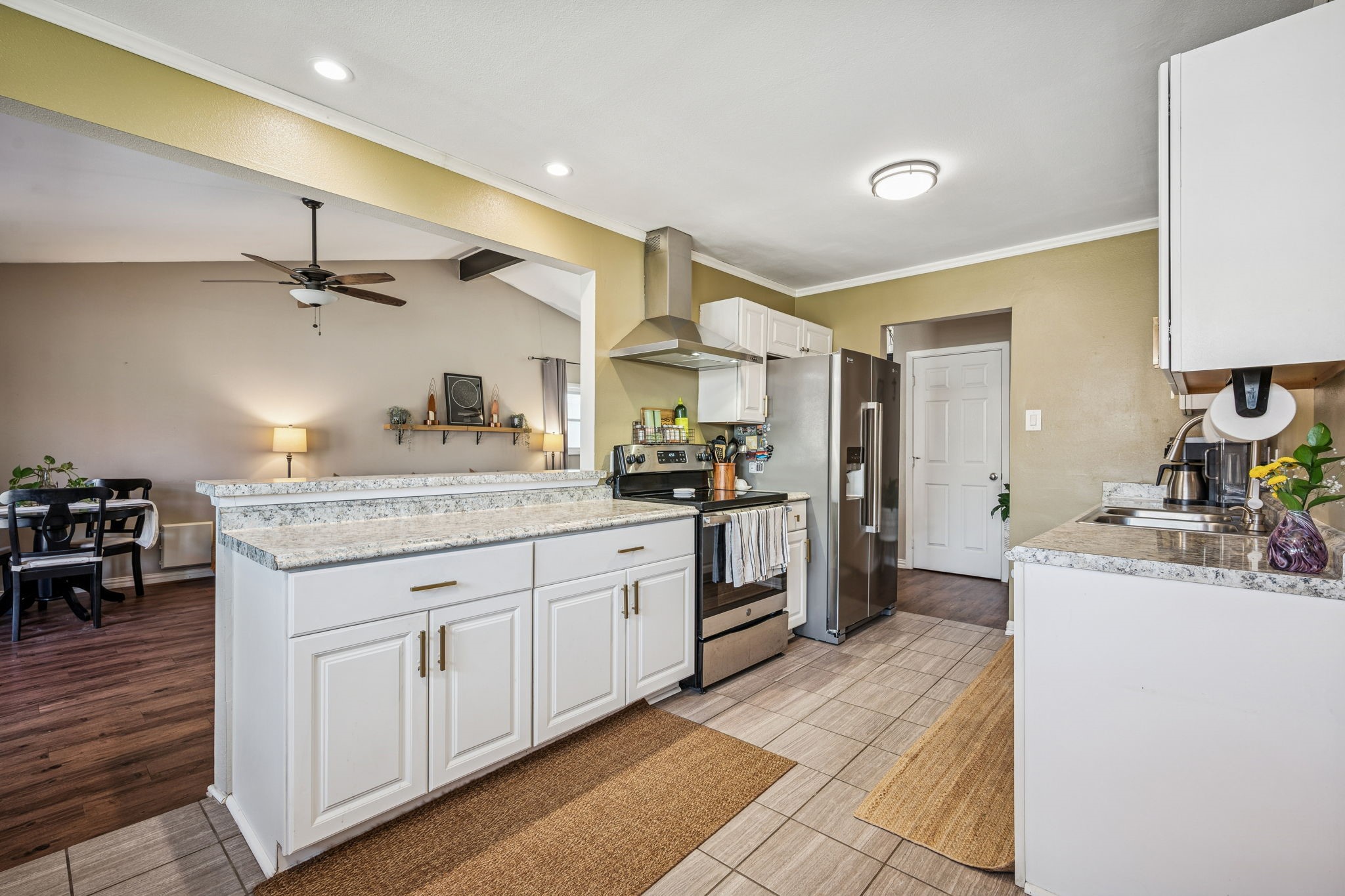 1115 Edwards Court N