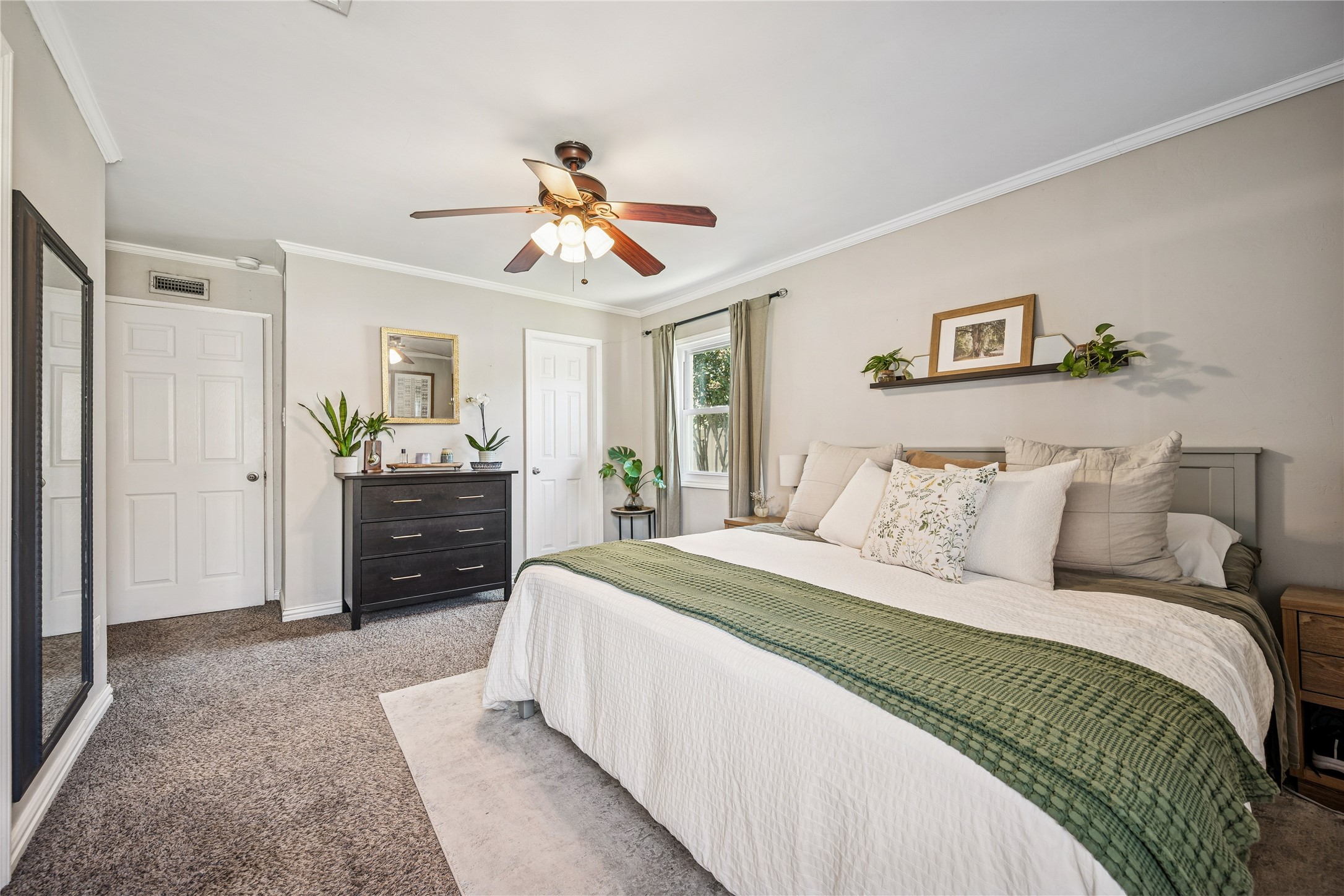 1115 Edwards Court N