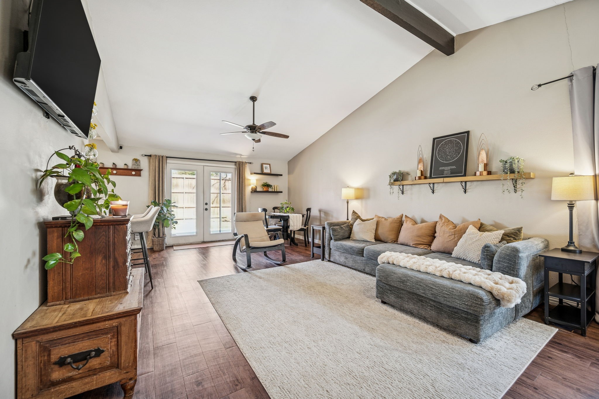 1115 Edwards Court N