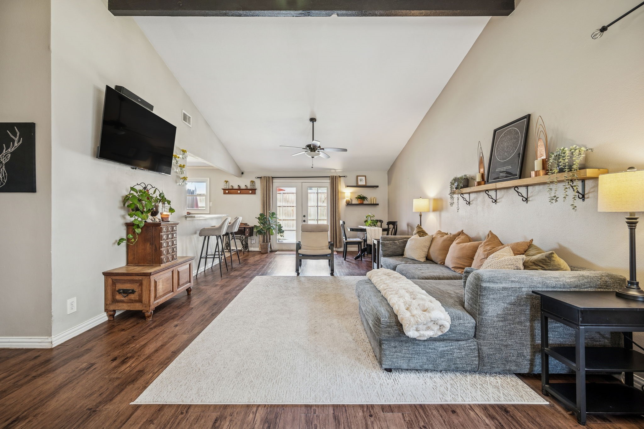 1115 Edwards Court N