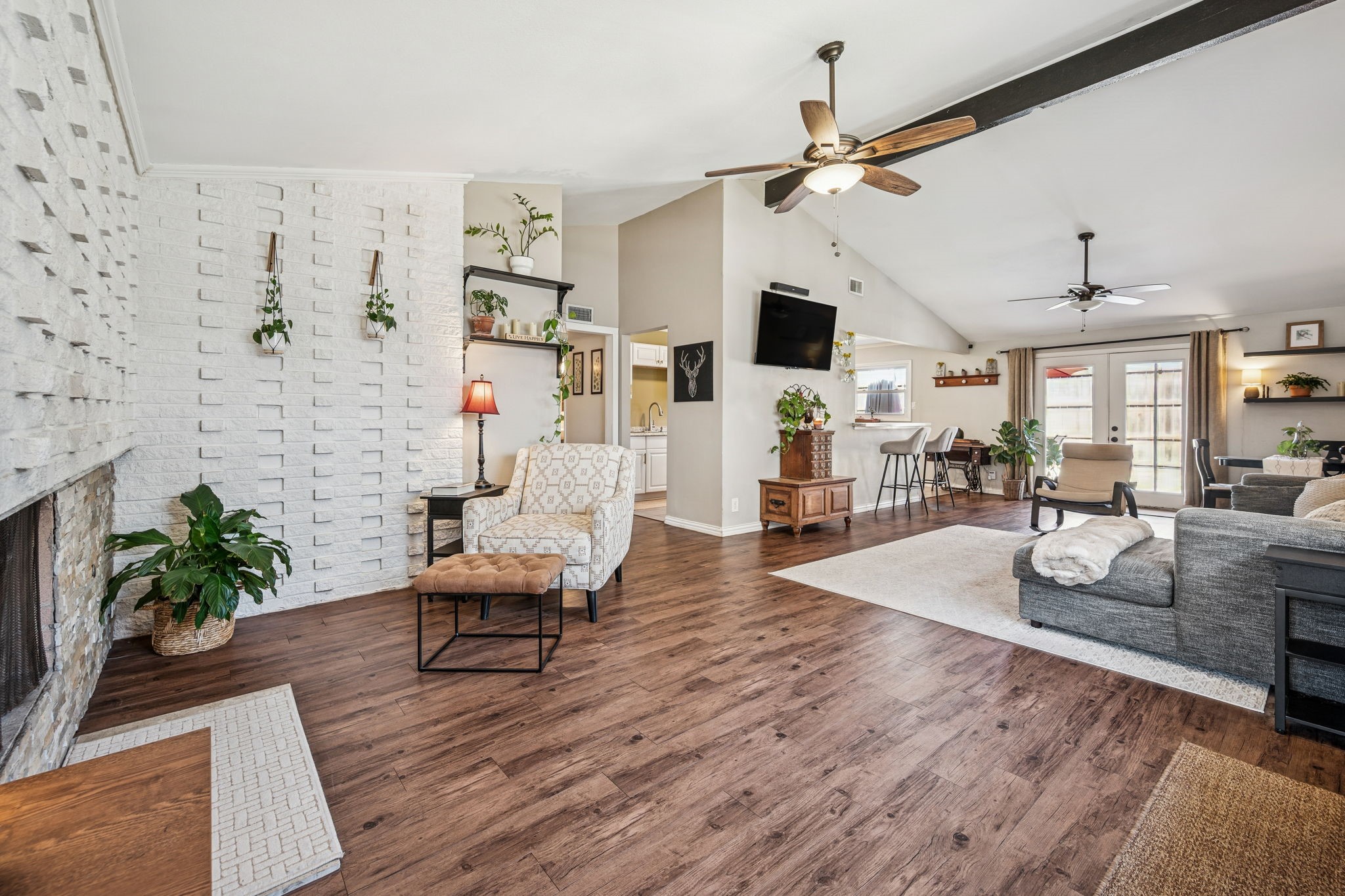 1115 Edwards Court N