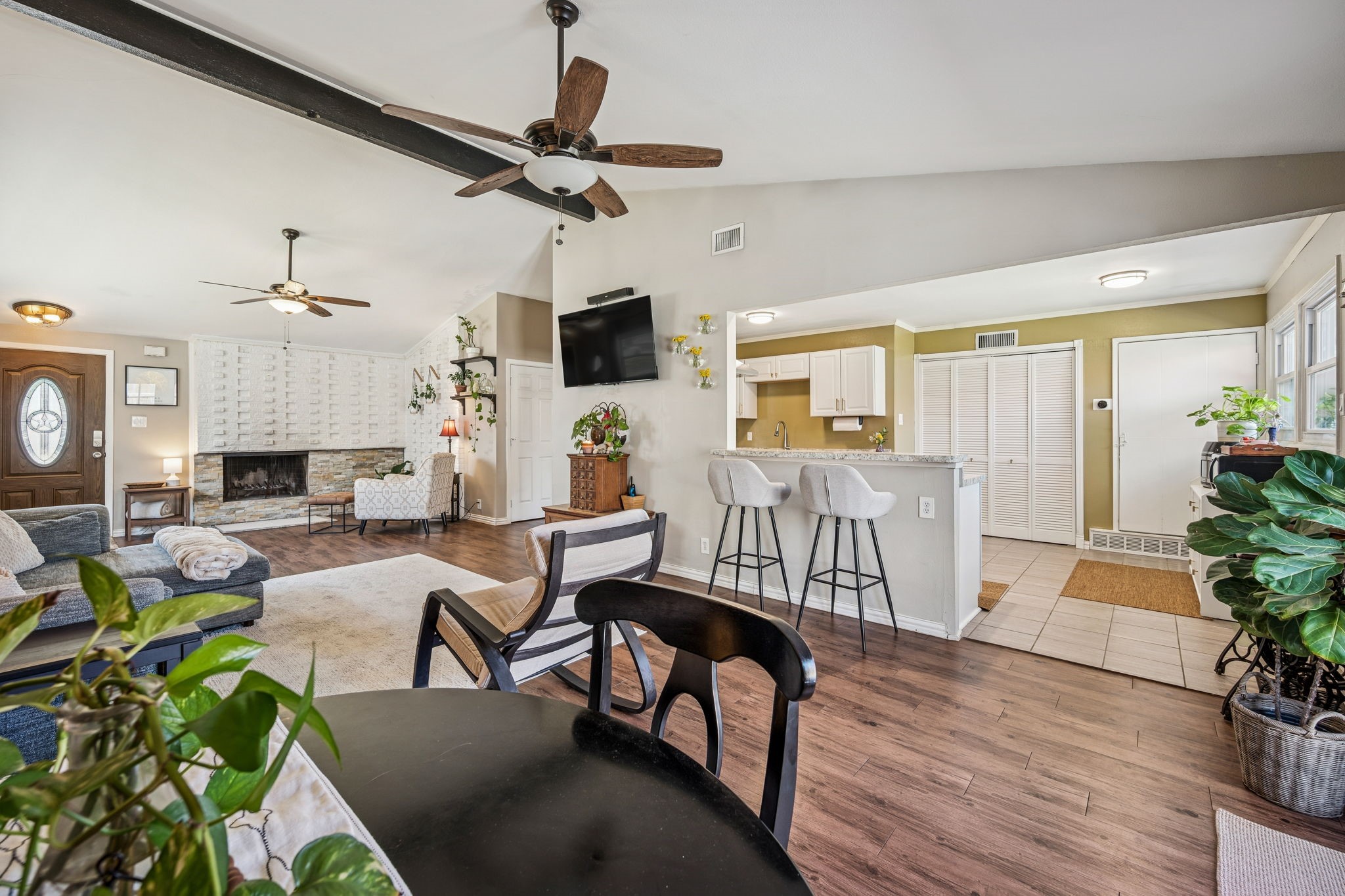 1115 Edwards Court N