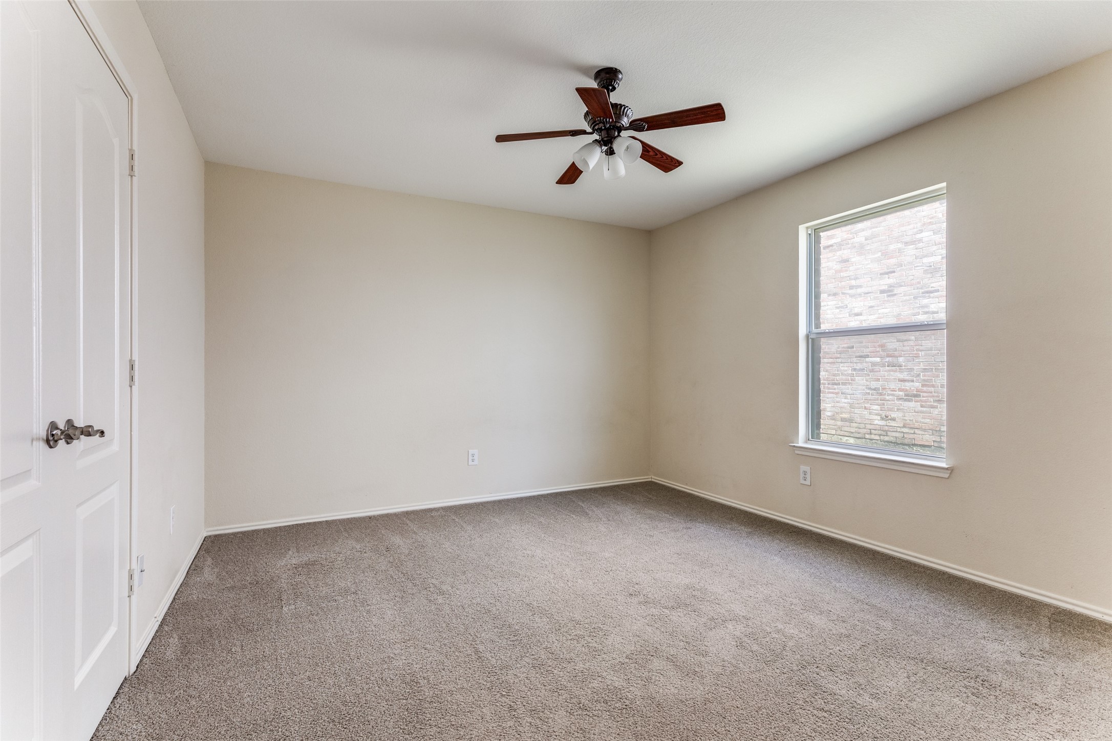 725 Redwing Drive