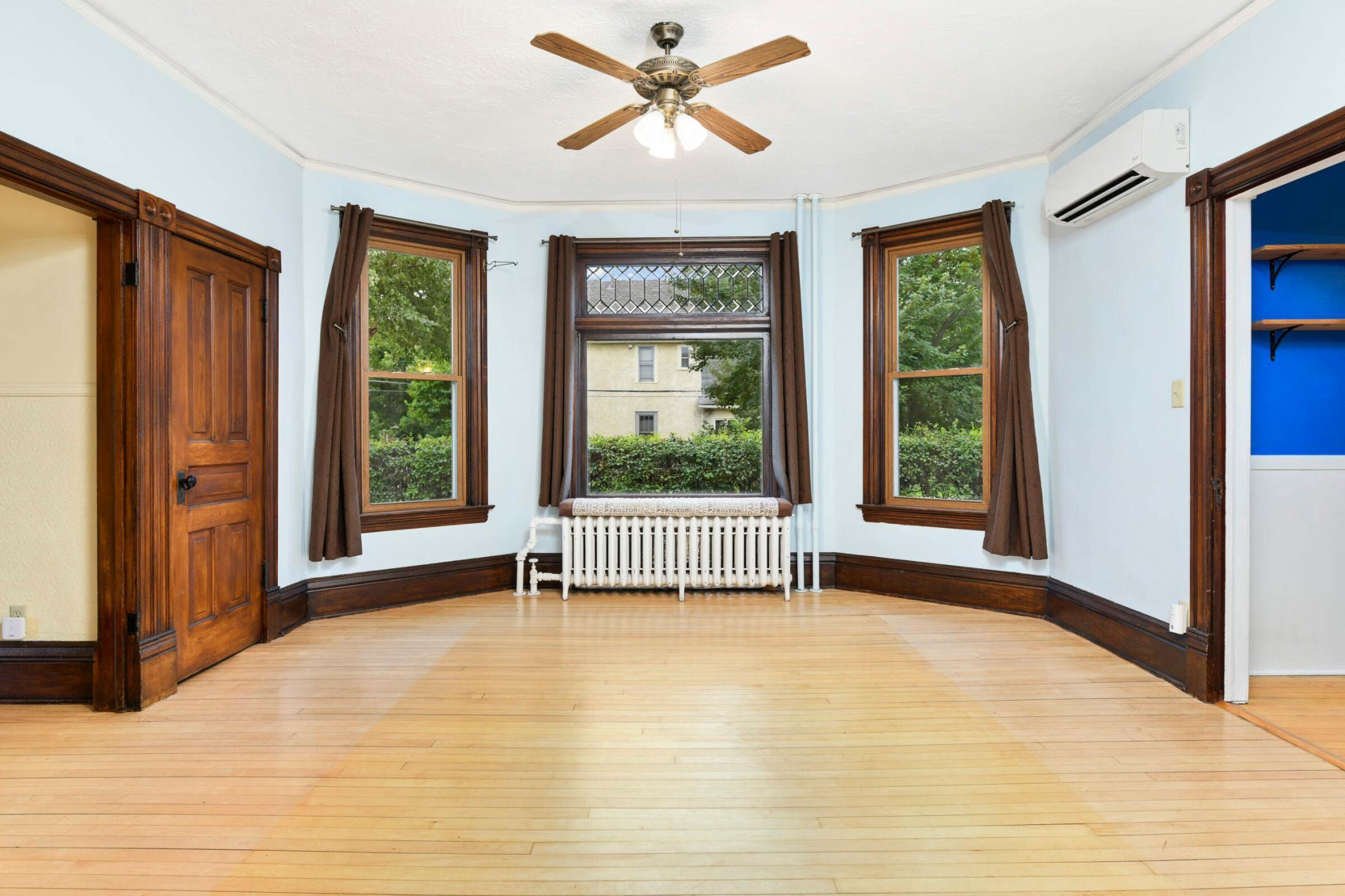 401 View Street