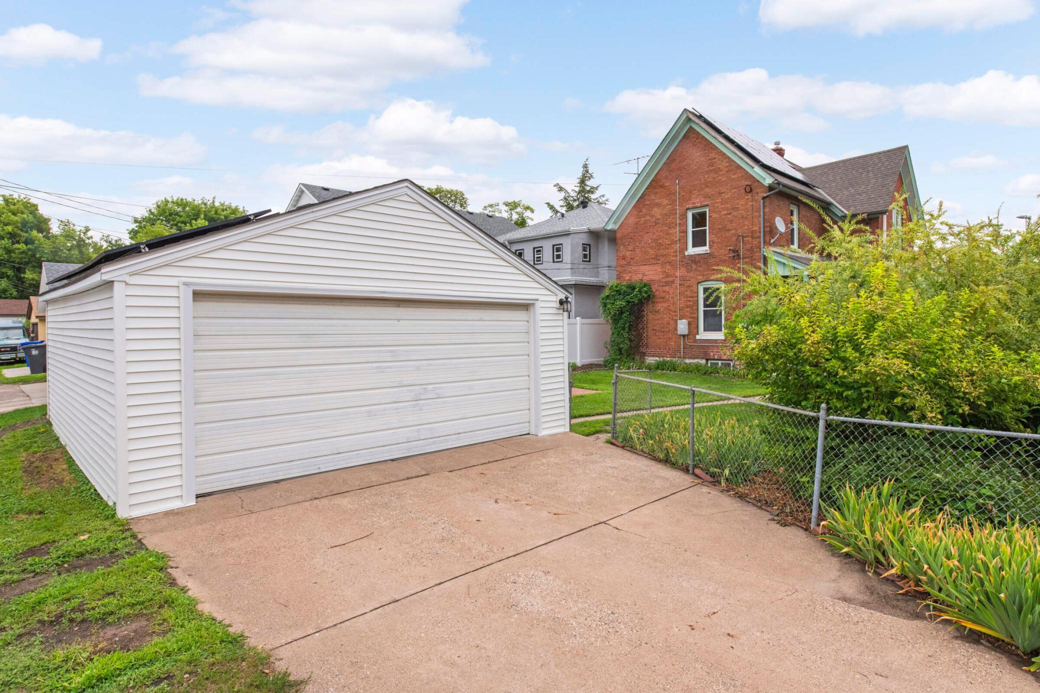 401 View Street