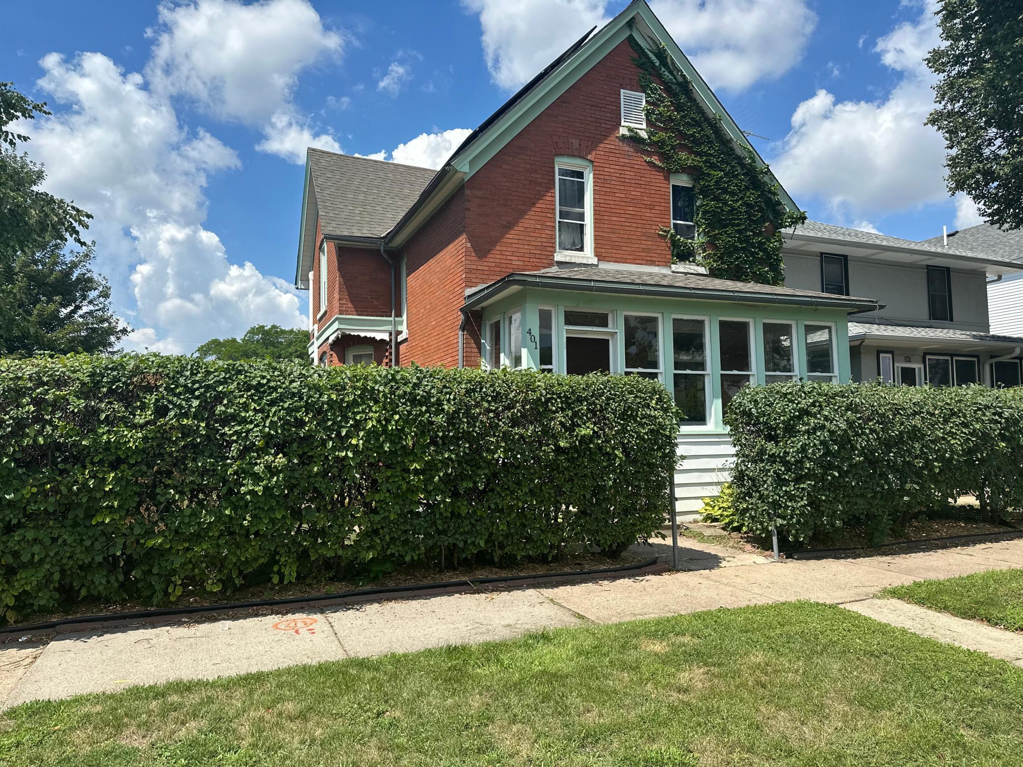 401 View Street