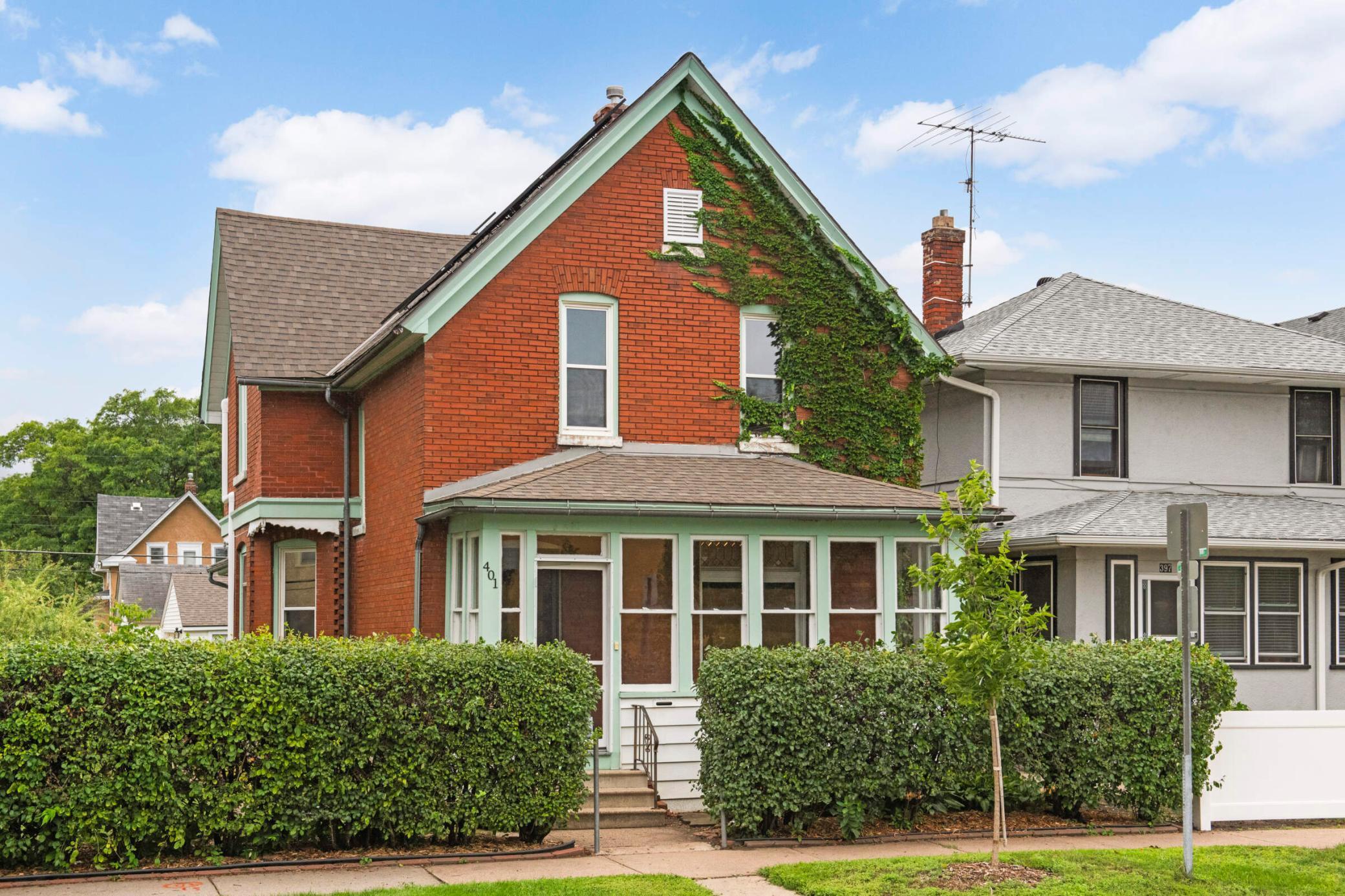 401 View Street