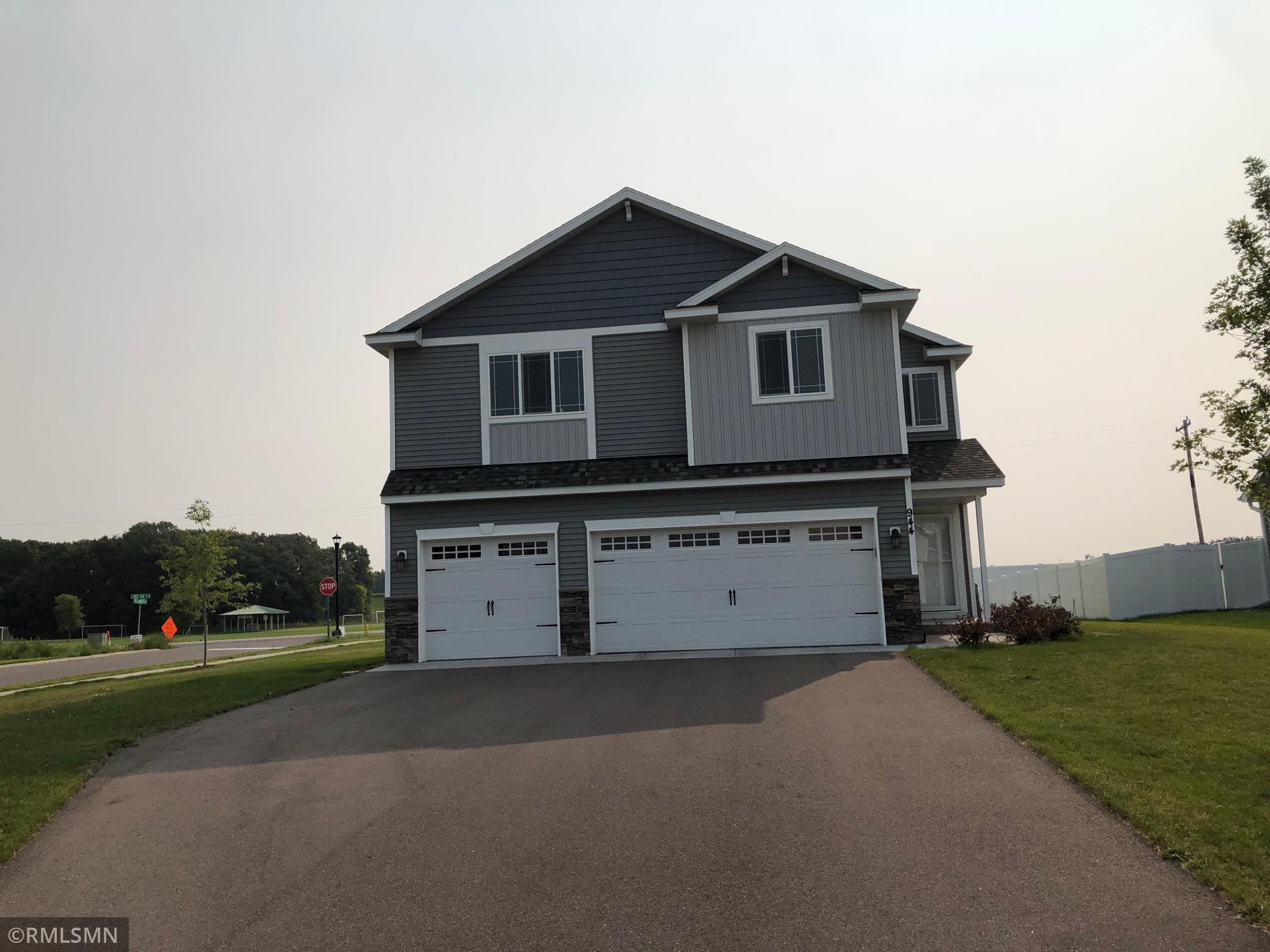 944 Moline Loop NW