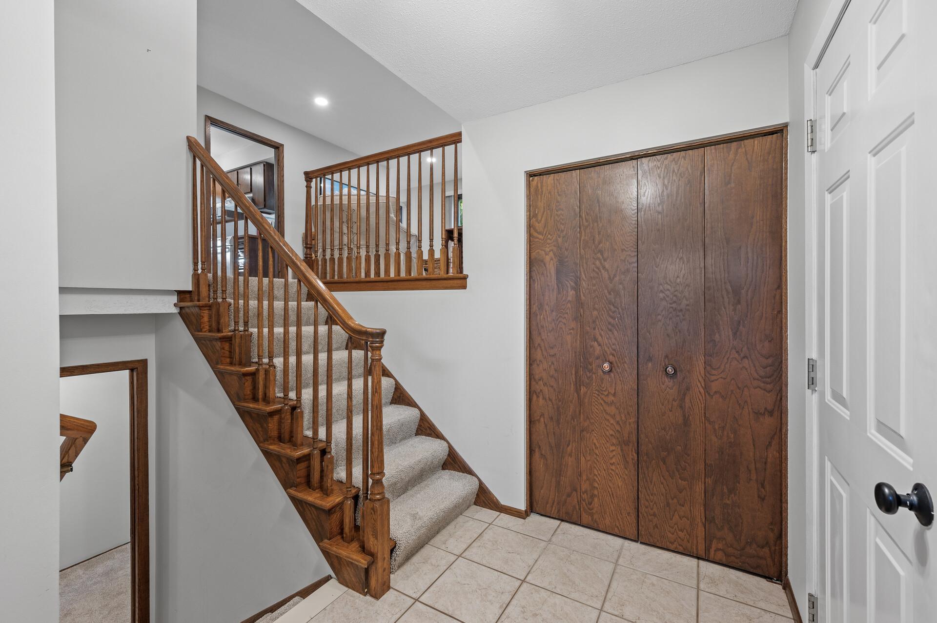 900 Knollwood Court
