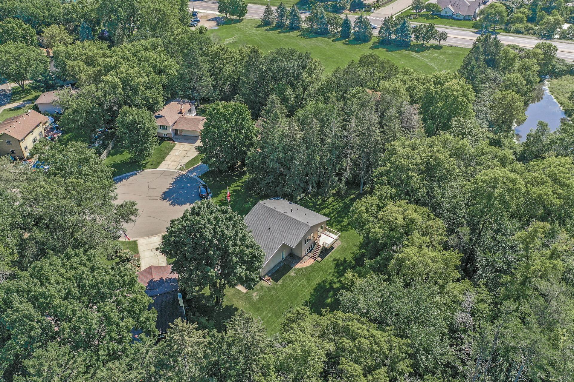 900 Knollwood Court