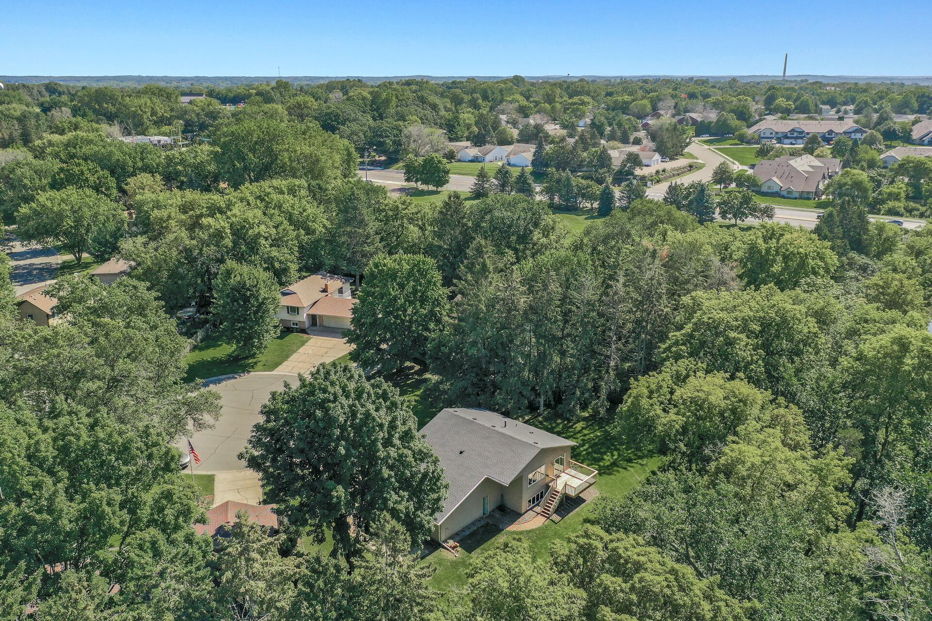 900 Knollwood Court